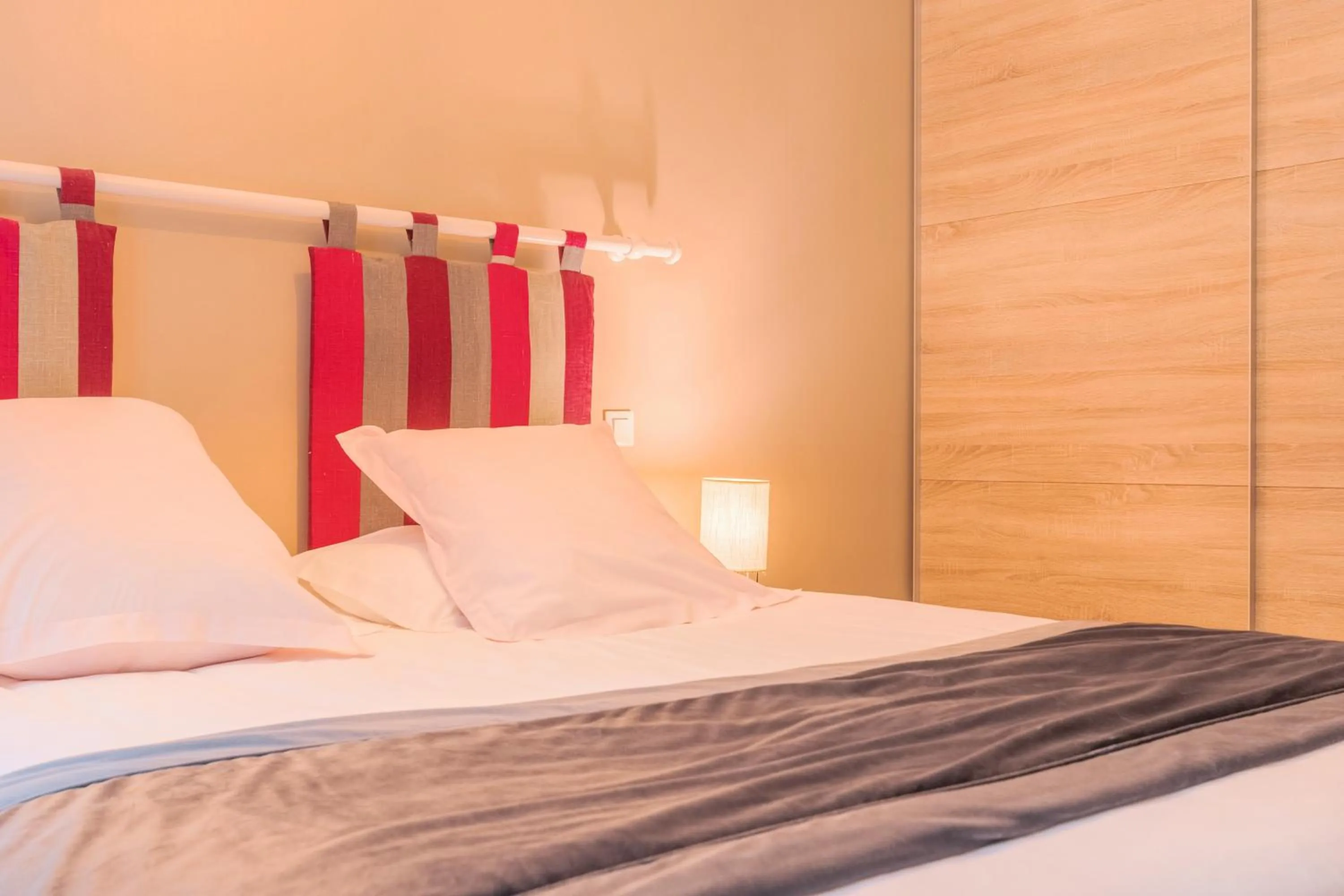 Bedroom, Bed in Espace Zen'ing