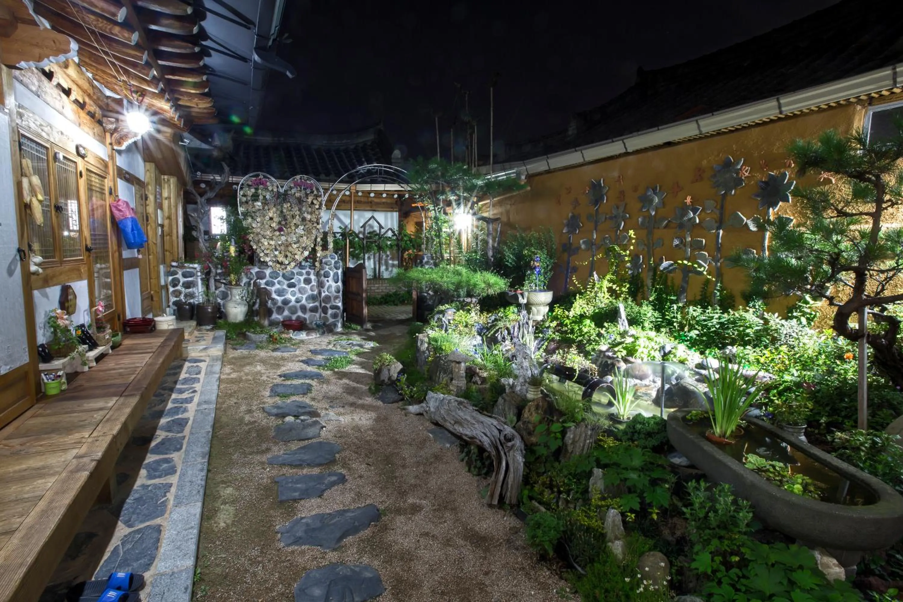 Happiness Full Hanok Guesthouse