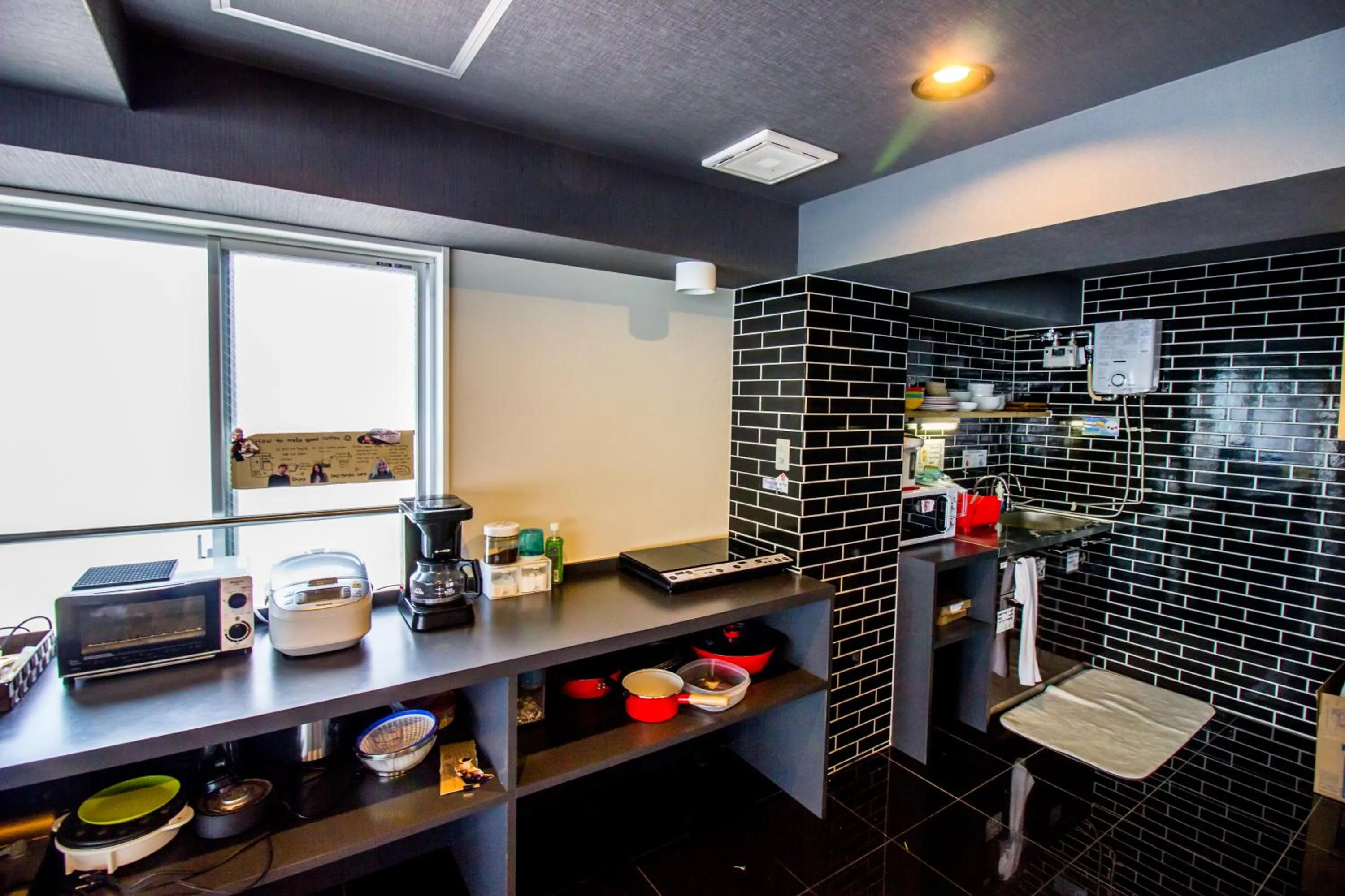 Communal kitchen in Santiago Guesthouse Hiroshima