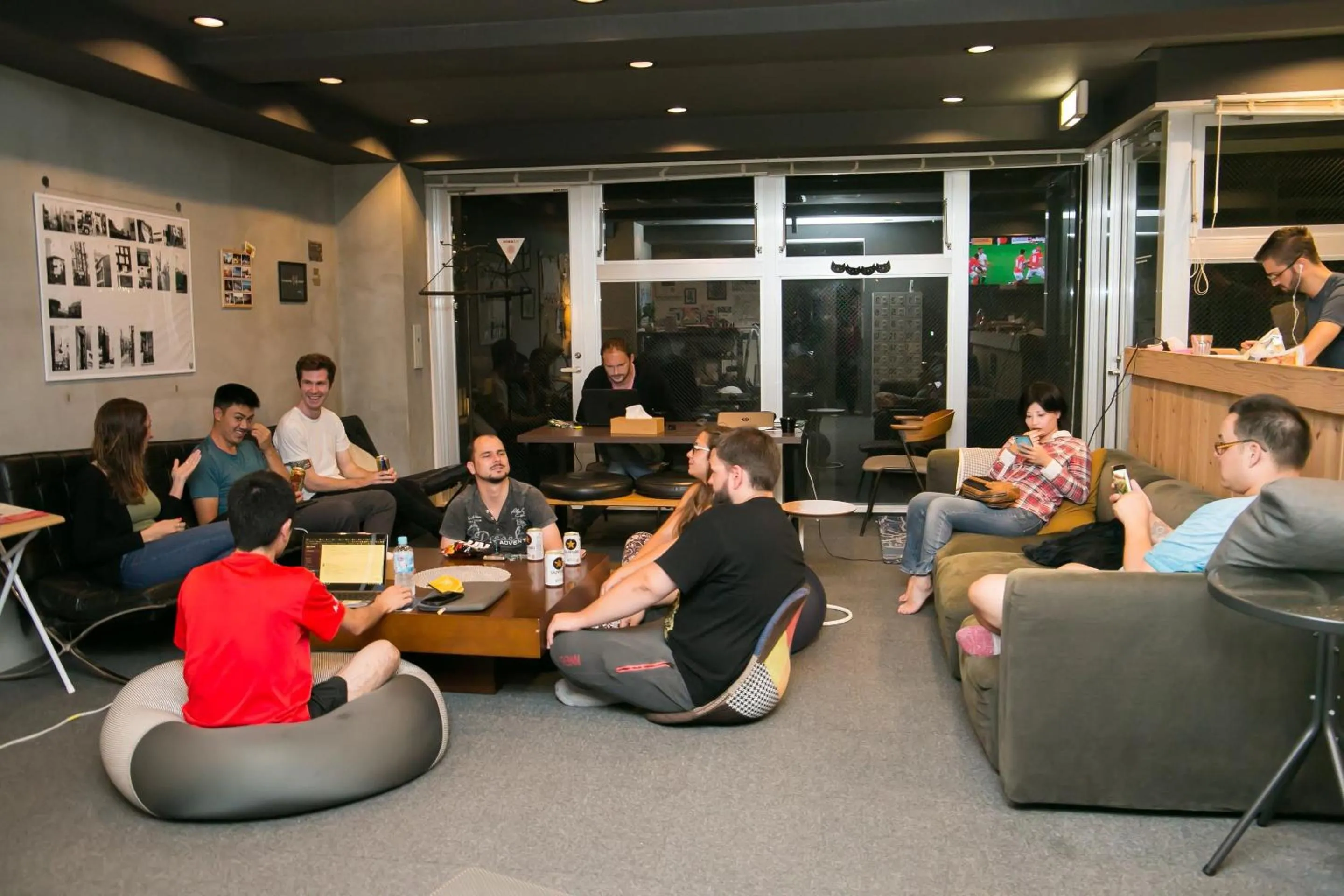 Communal lounge/ TV room in Santiago Guesthouse Hiroshima