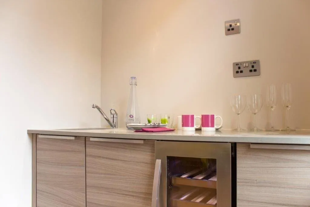 Coffee/tea facilities in Henry's