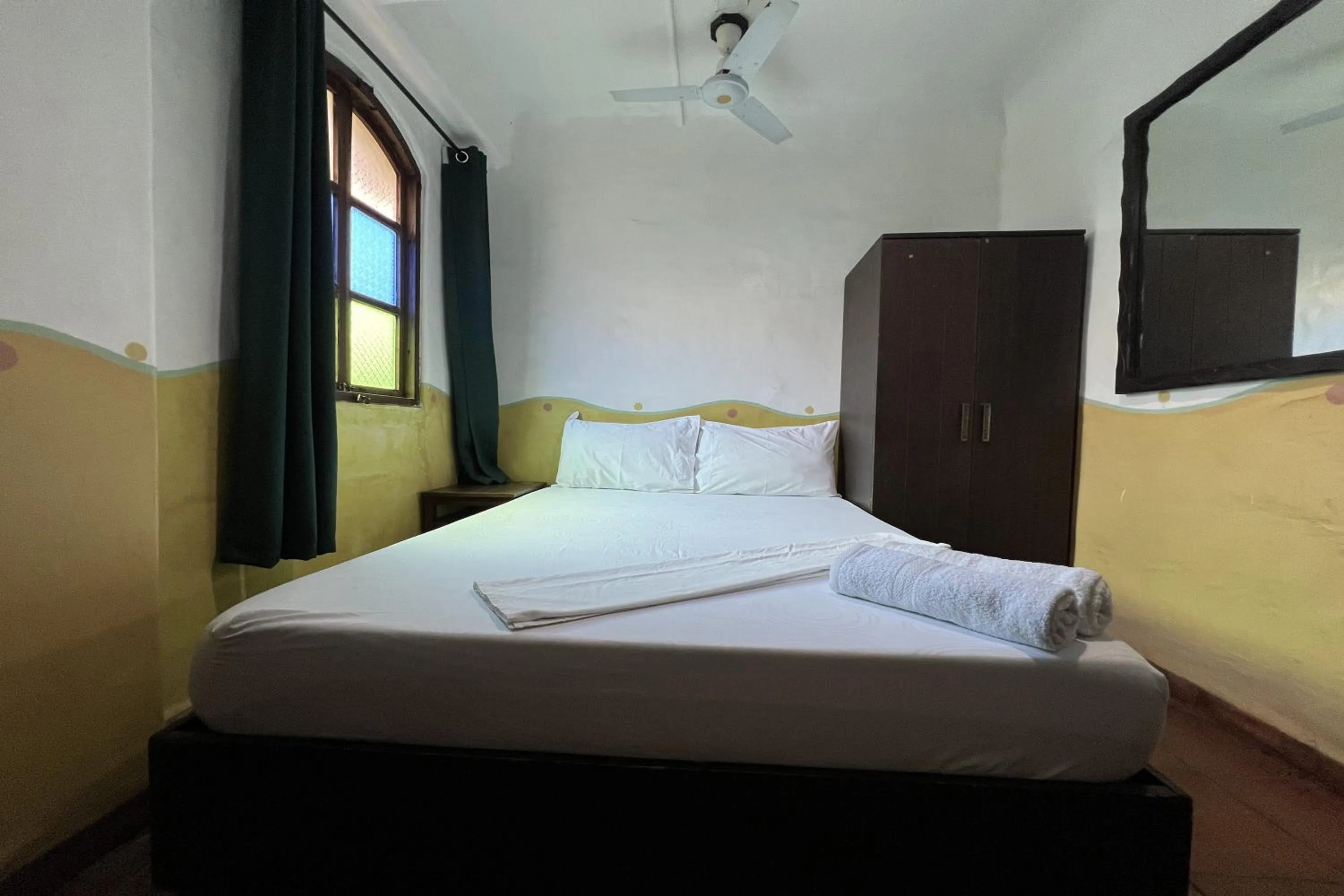 Photo of the whole room, Bed in Bangera Inn
