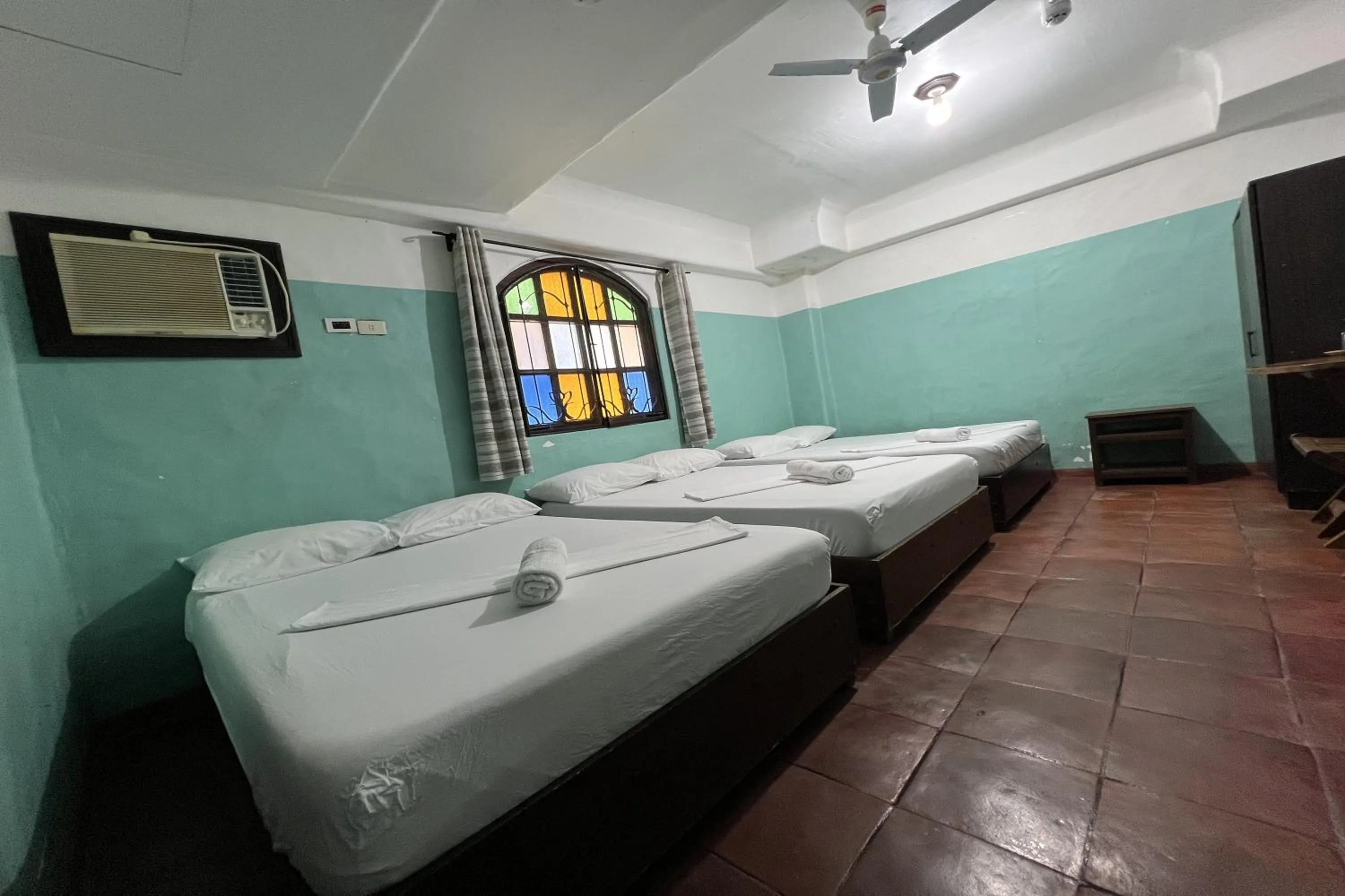 Photo of the whole room, Bed in Bangera Inn