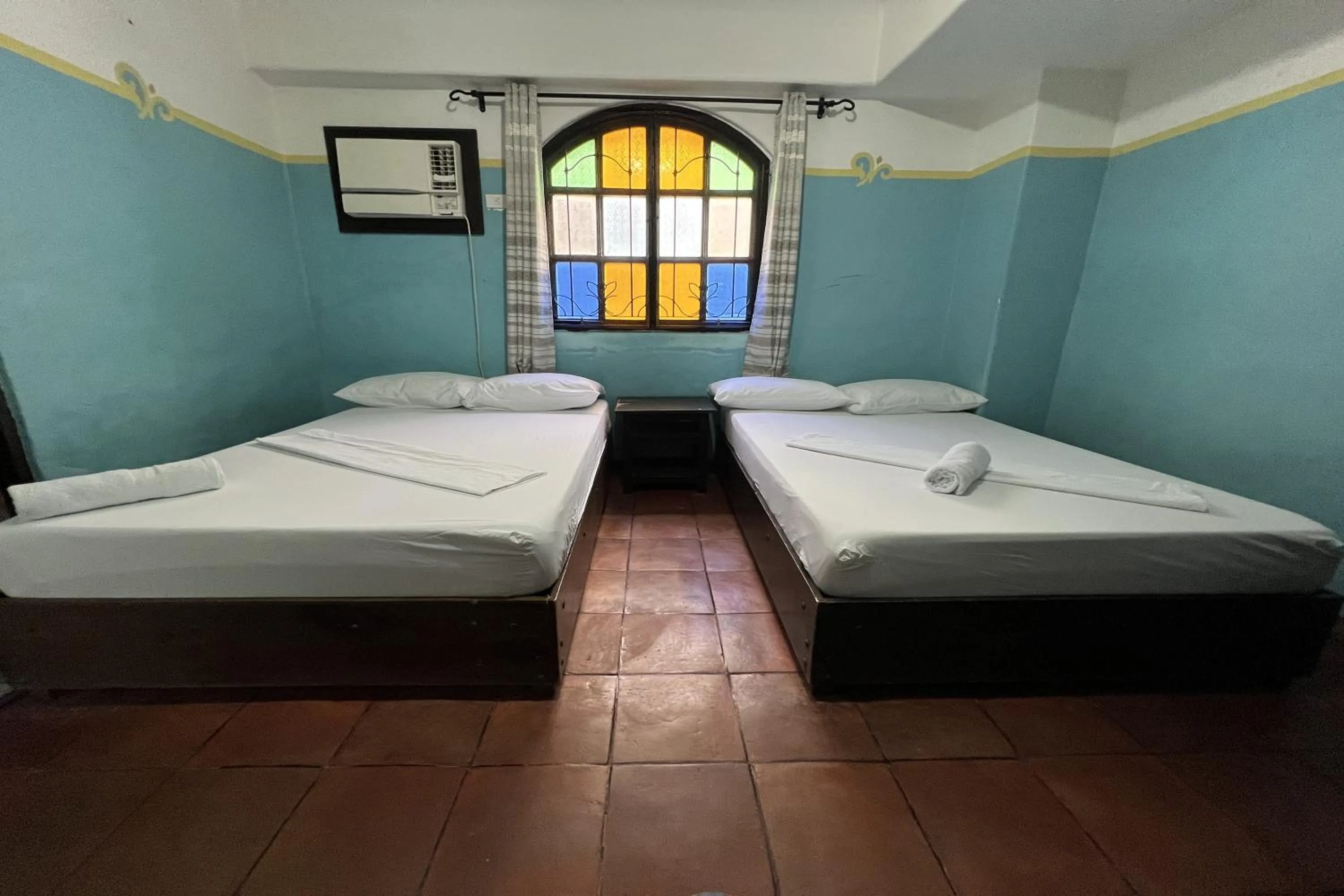 Photo of the whole room, Bed in Bangera Inn