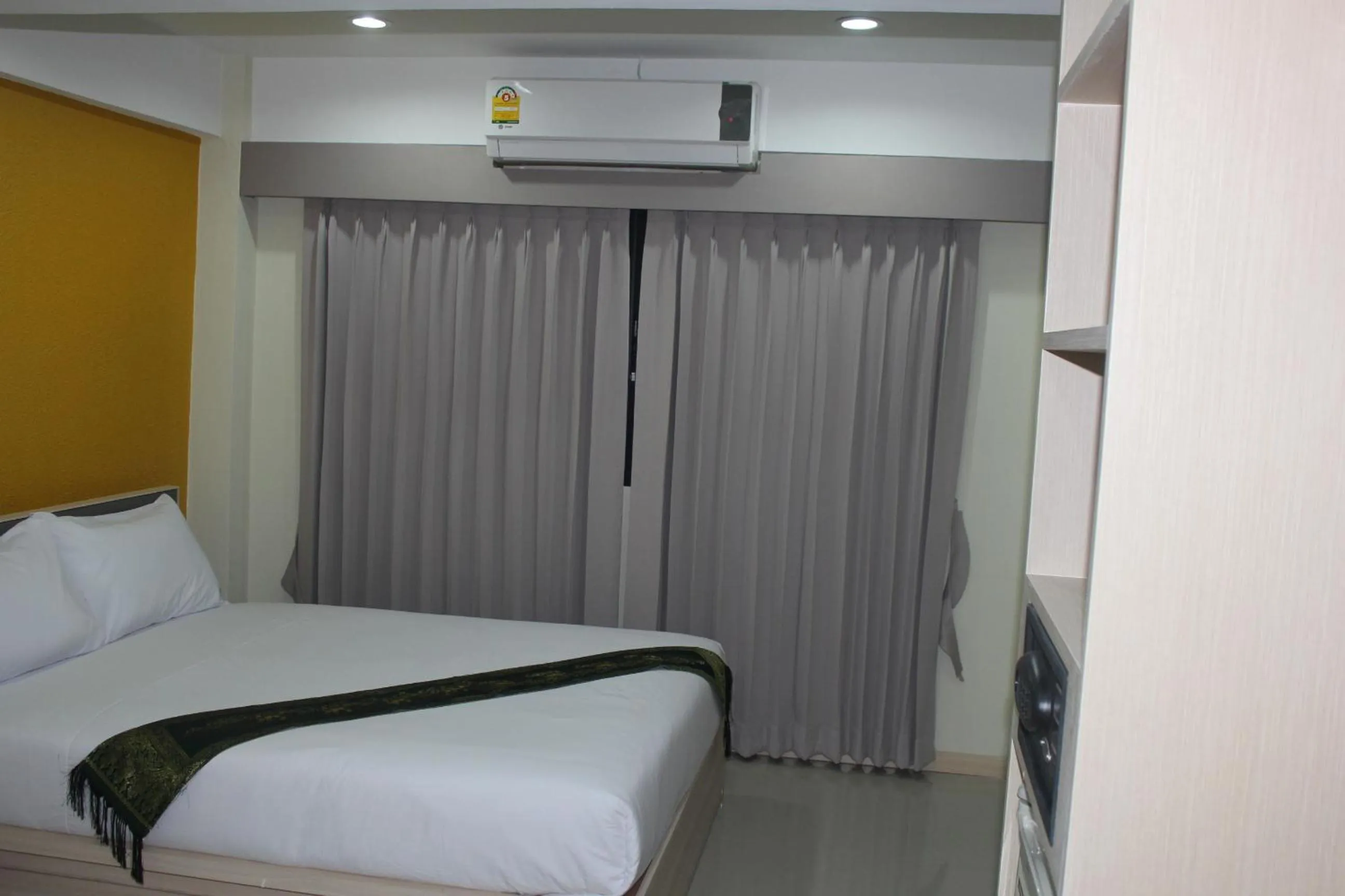 Photo of the whole room, Bed in La Porte Hotel Bangkok