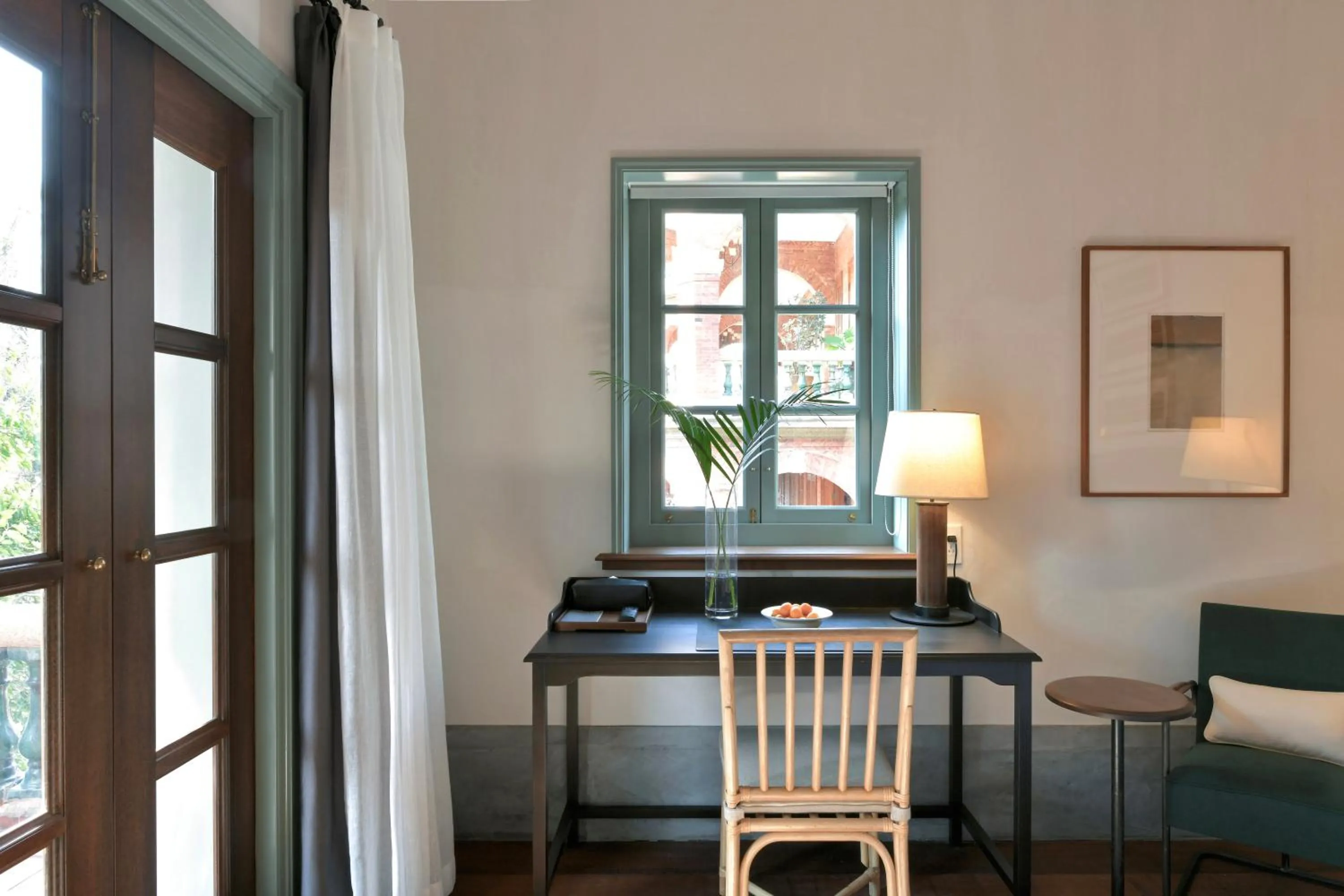 Seating area in LeeManorHotle