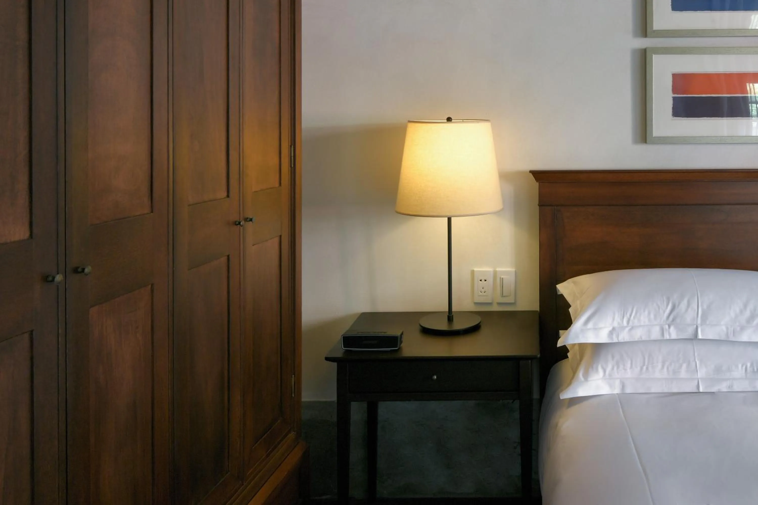 Bed in LeeManorHotle