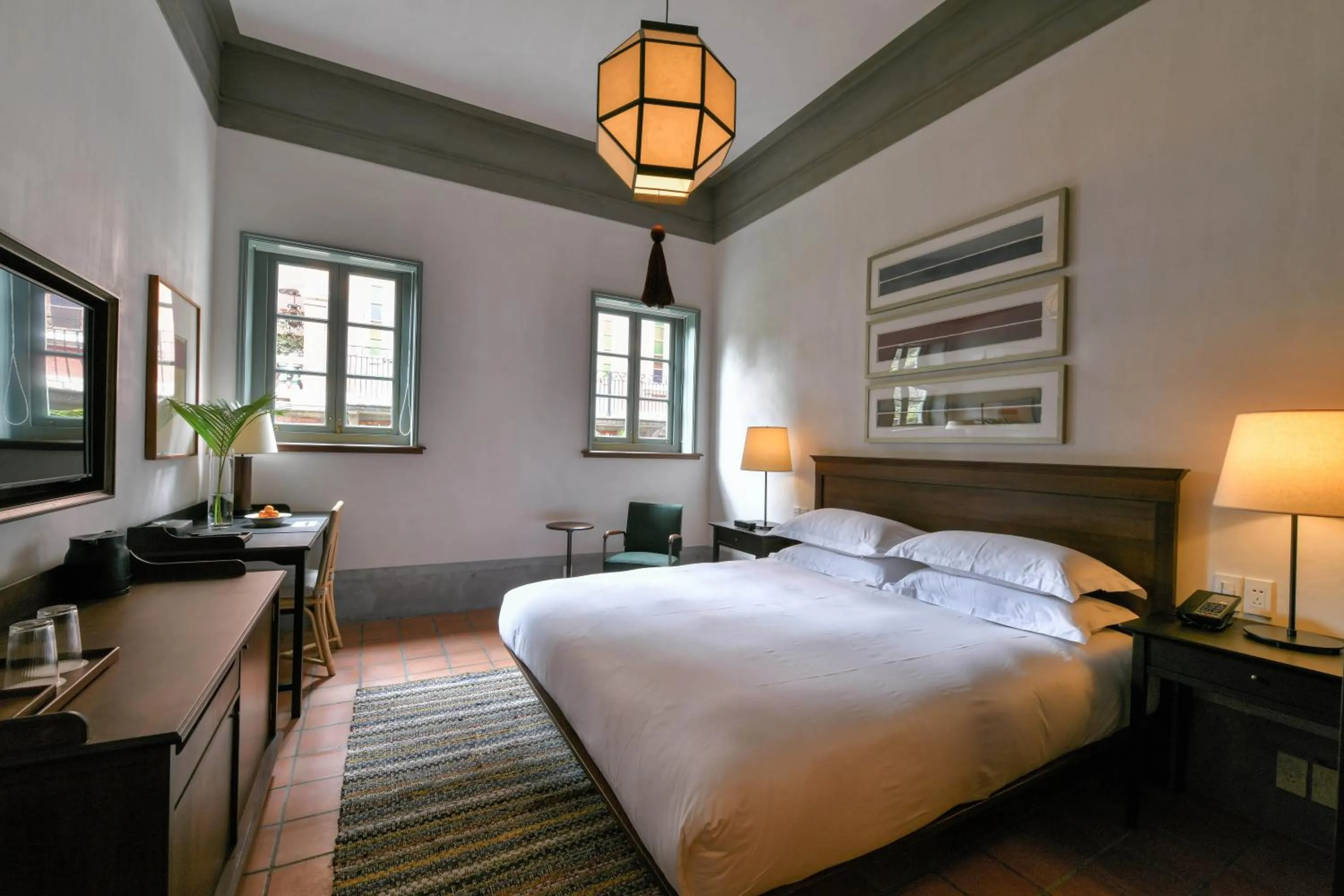 Bed in LeeManorHotle