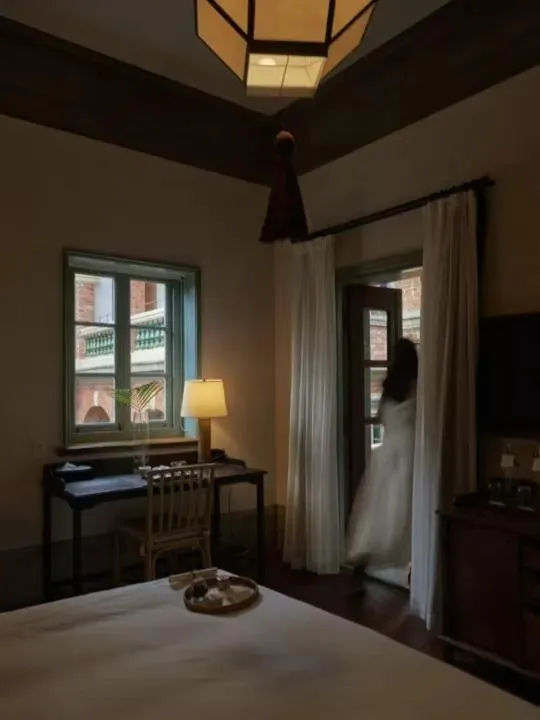 Bed in LeeManorHotle