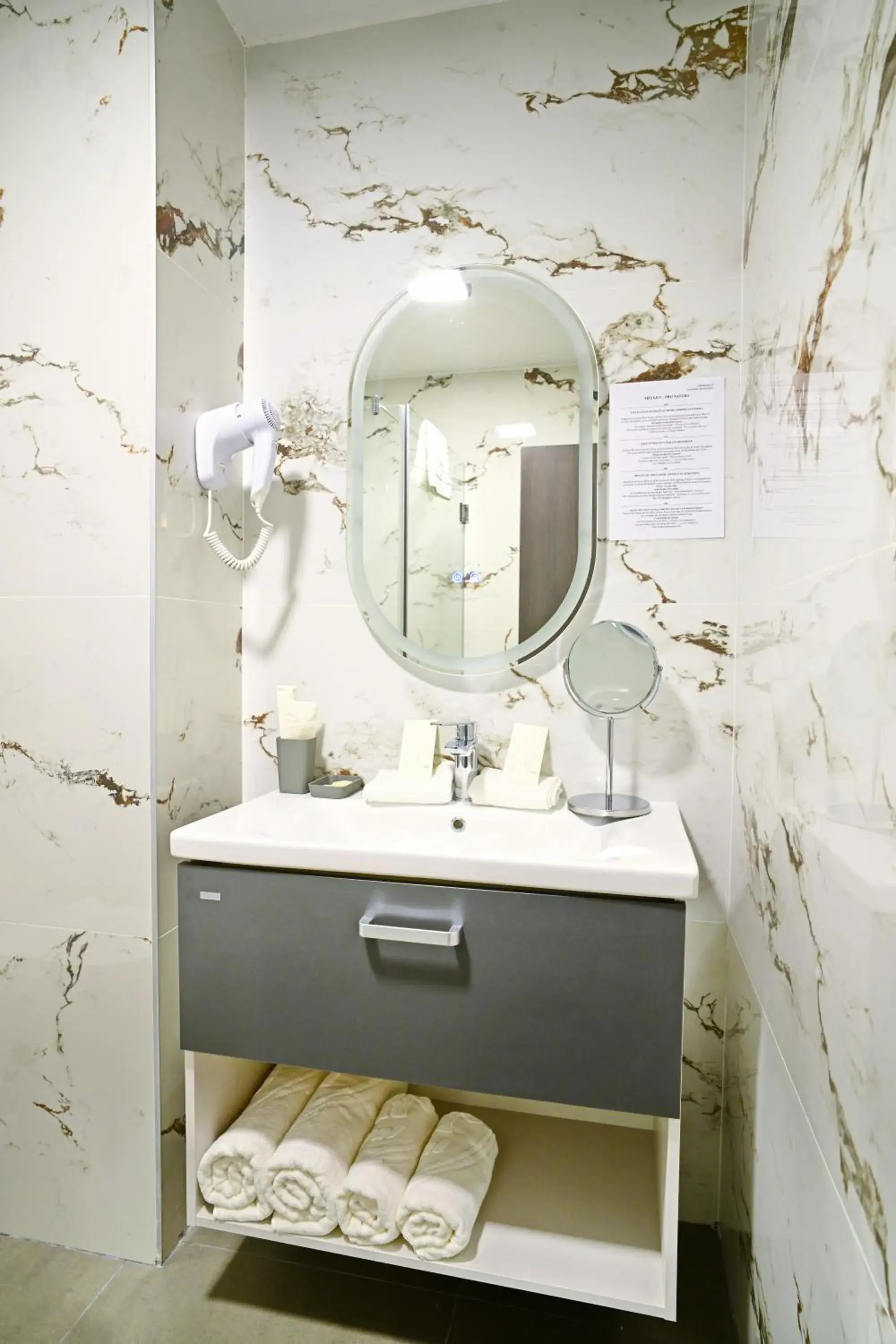 Deluxe Twin Room in Hotel Sir Royal Deluxe Twin Room in Hotel Sir Royal