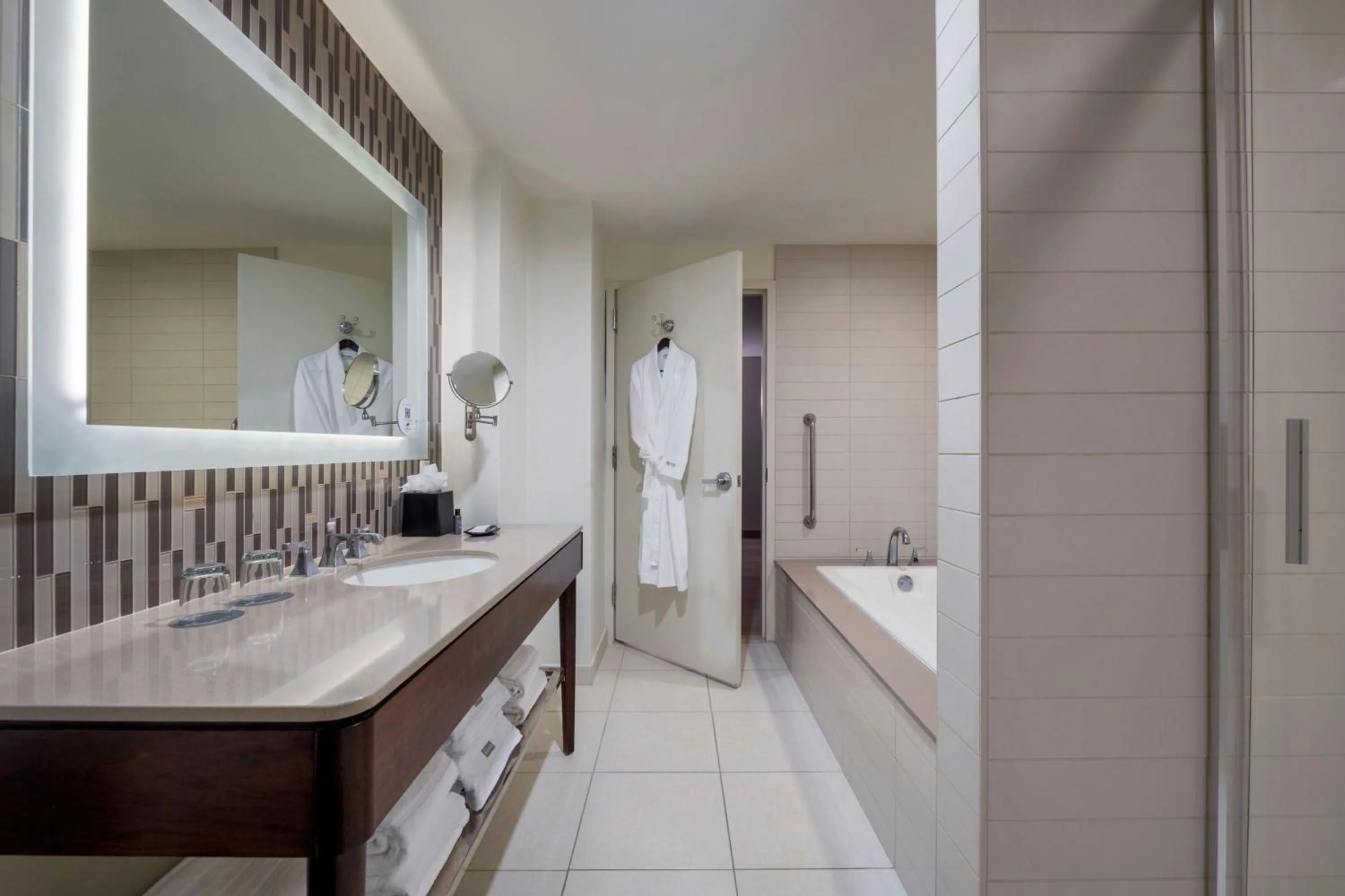 Photo of the whole room in The Westin Jekyll Island Beach Resort