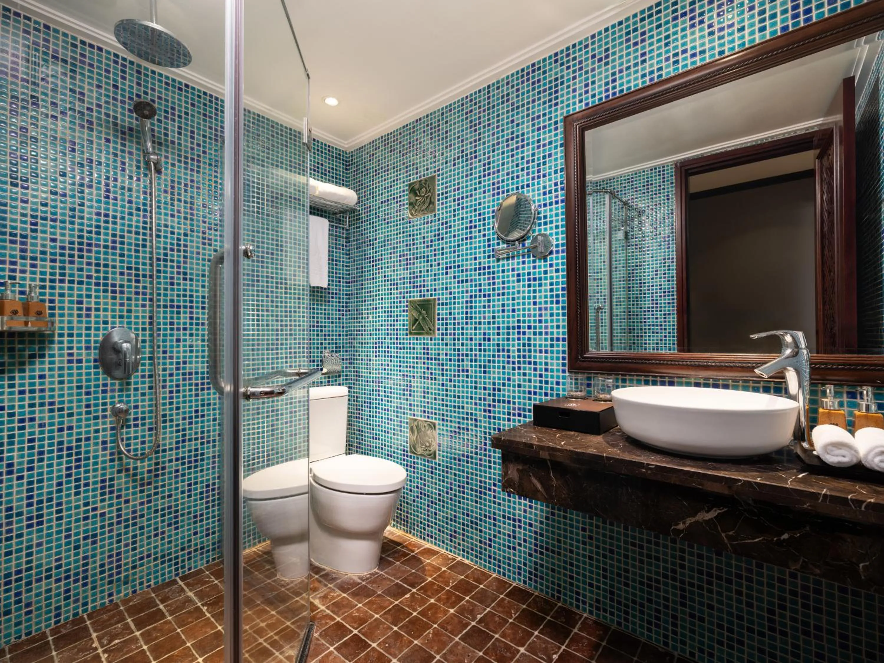 Toilet in Hanoi Solis Hotel