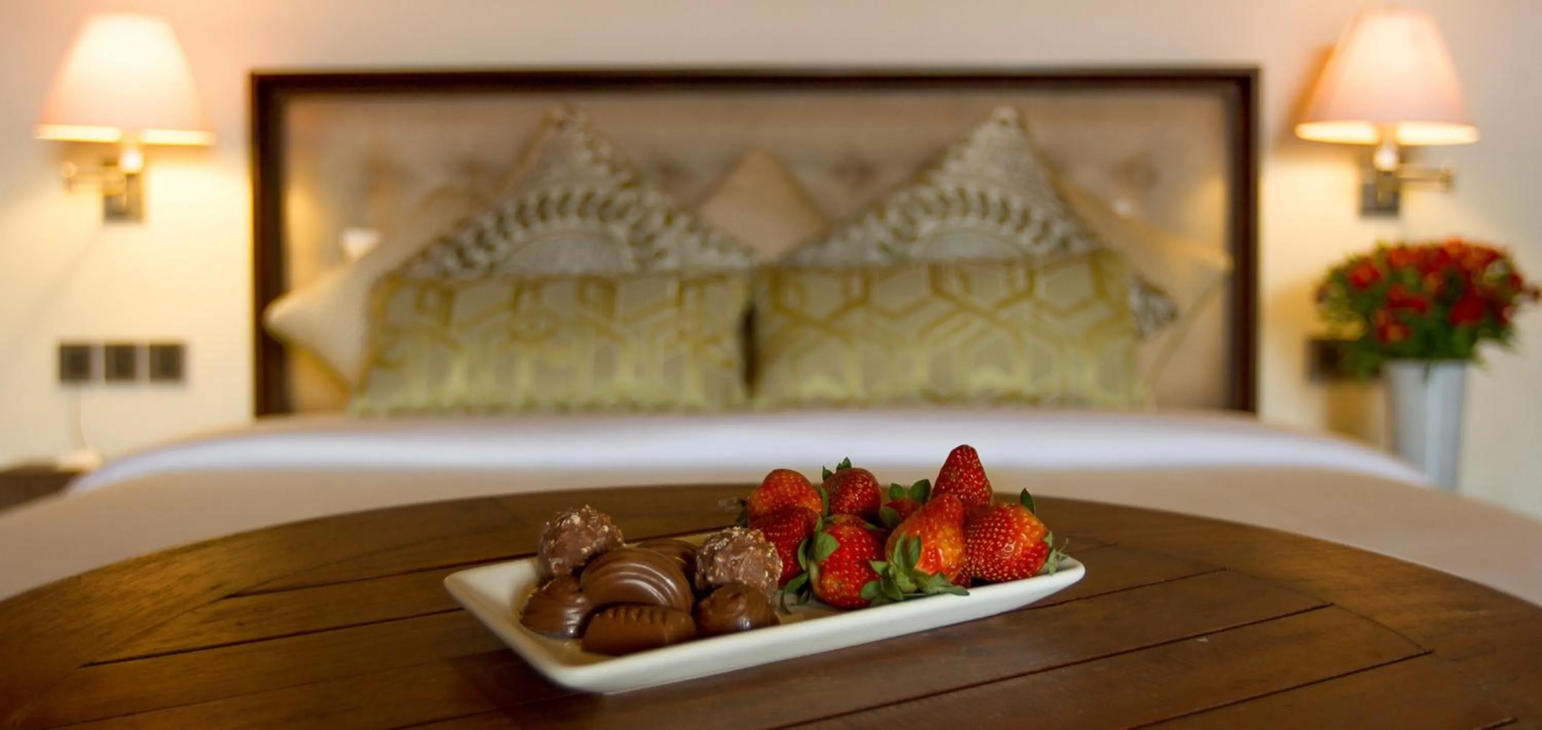 Food, Bed in Tea Plant Nuwara Eliya