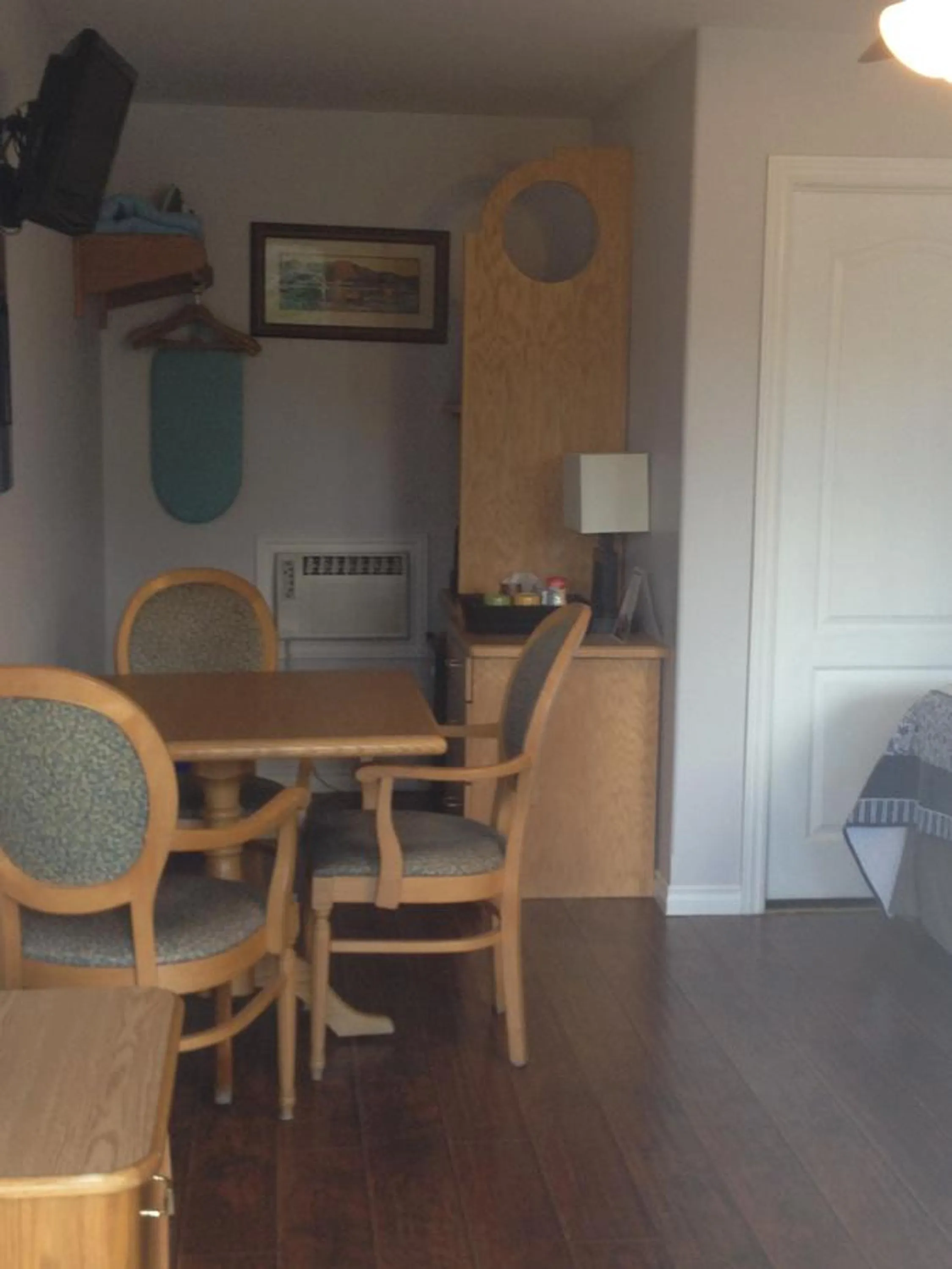 Dining area in My Friends Inn Manitoulin