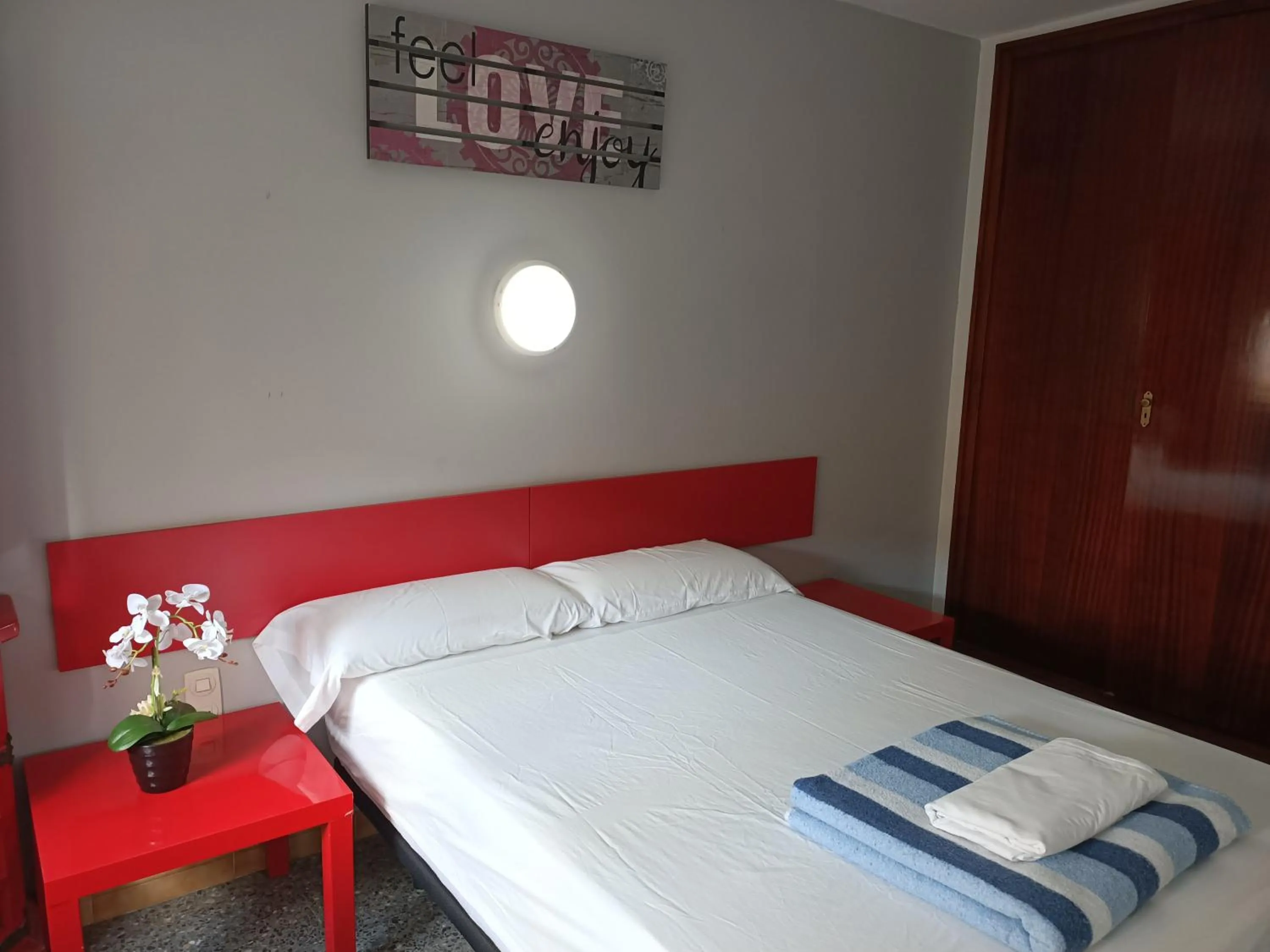 Bedroom, Bed in Piso Jover alojamiento en primera línea del Mar !!