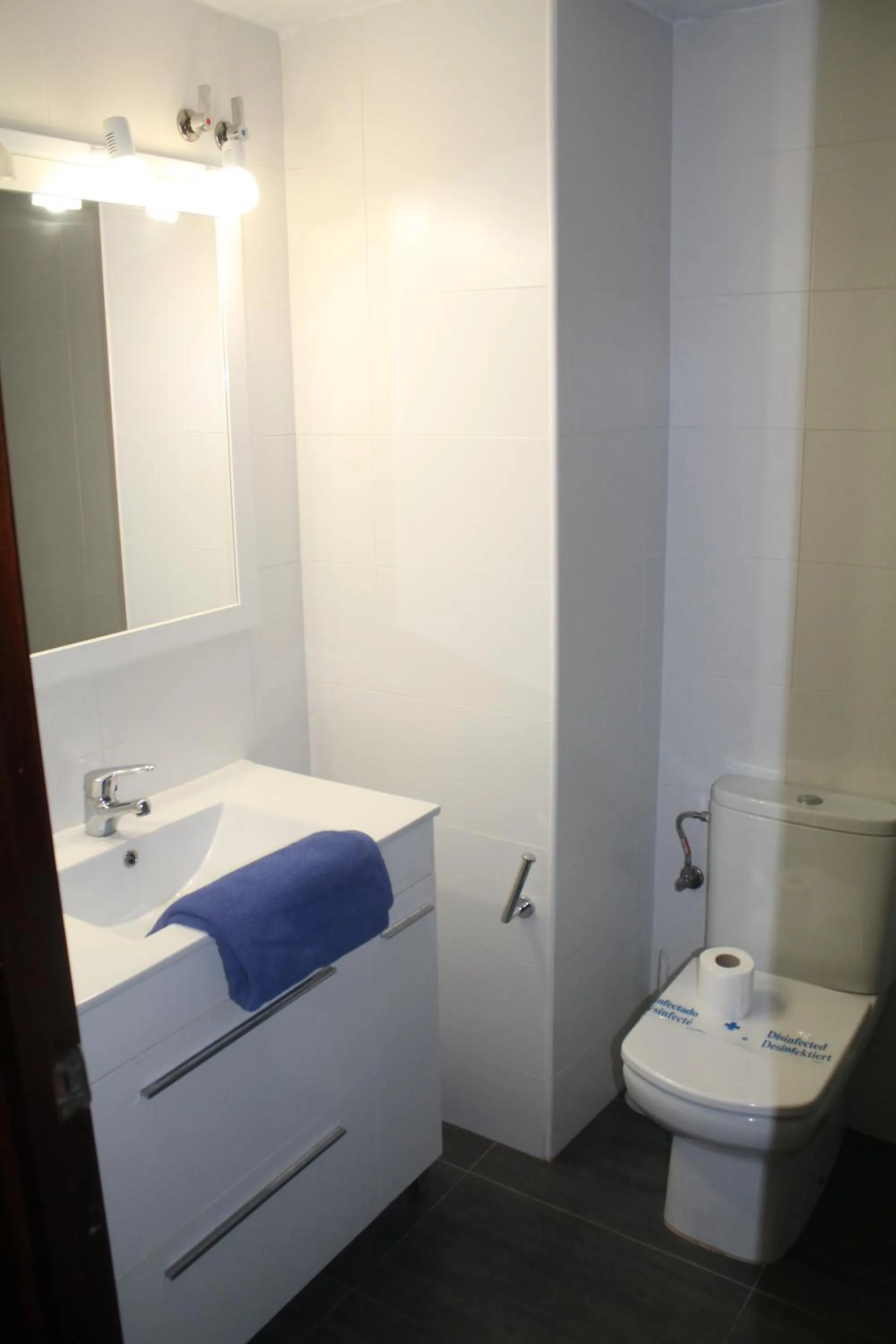 Bathroom in Piso Jover alojamiento en primera línea del Mar !!