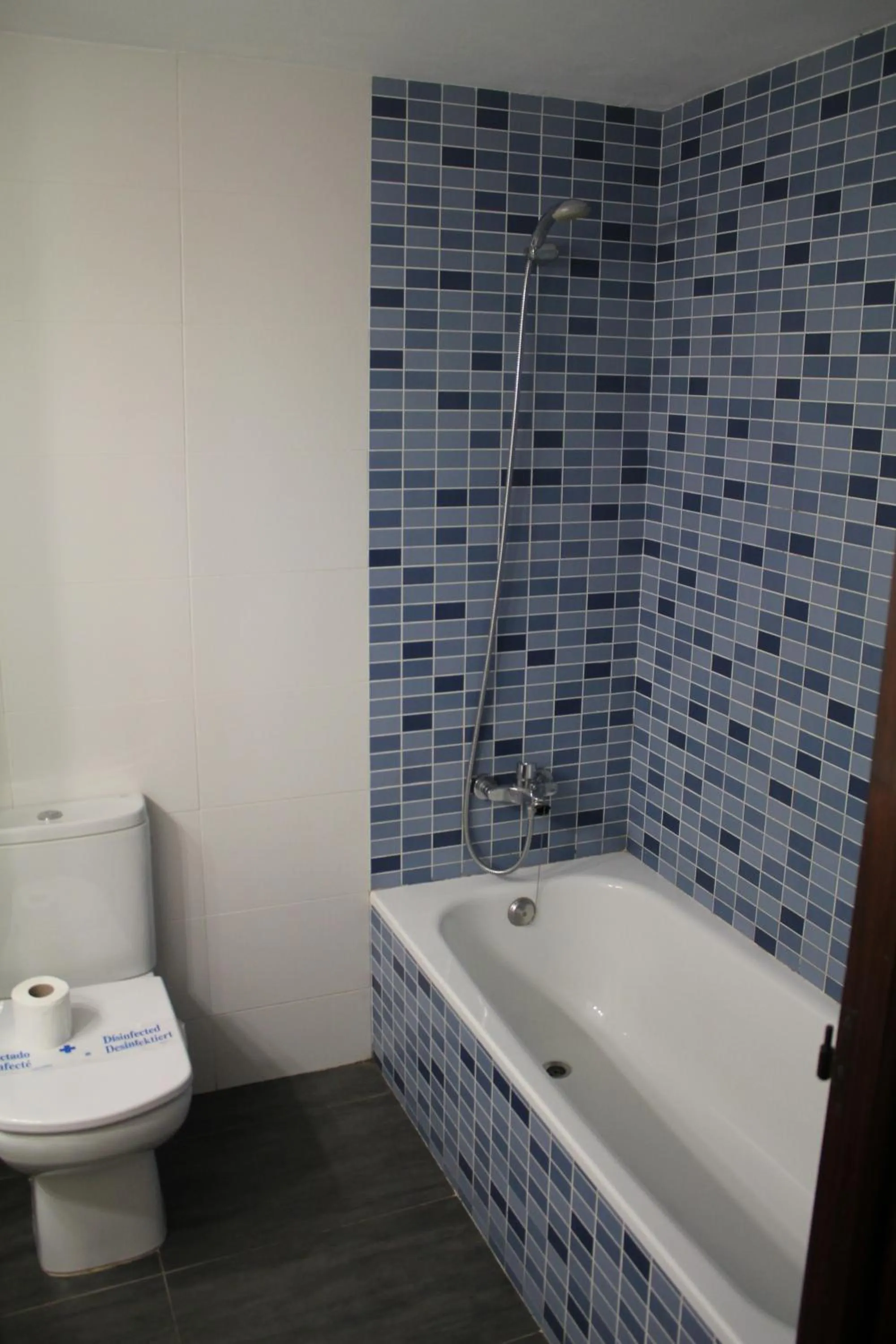 Bathroom in Piso Jover alojamiento en primera línea del Mar !!