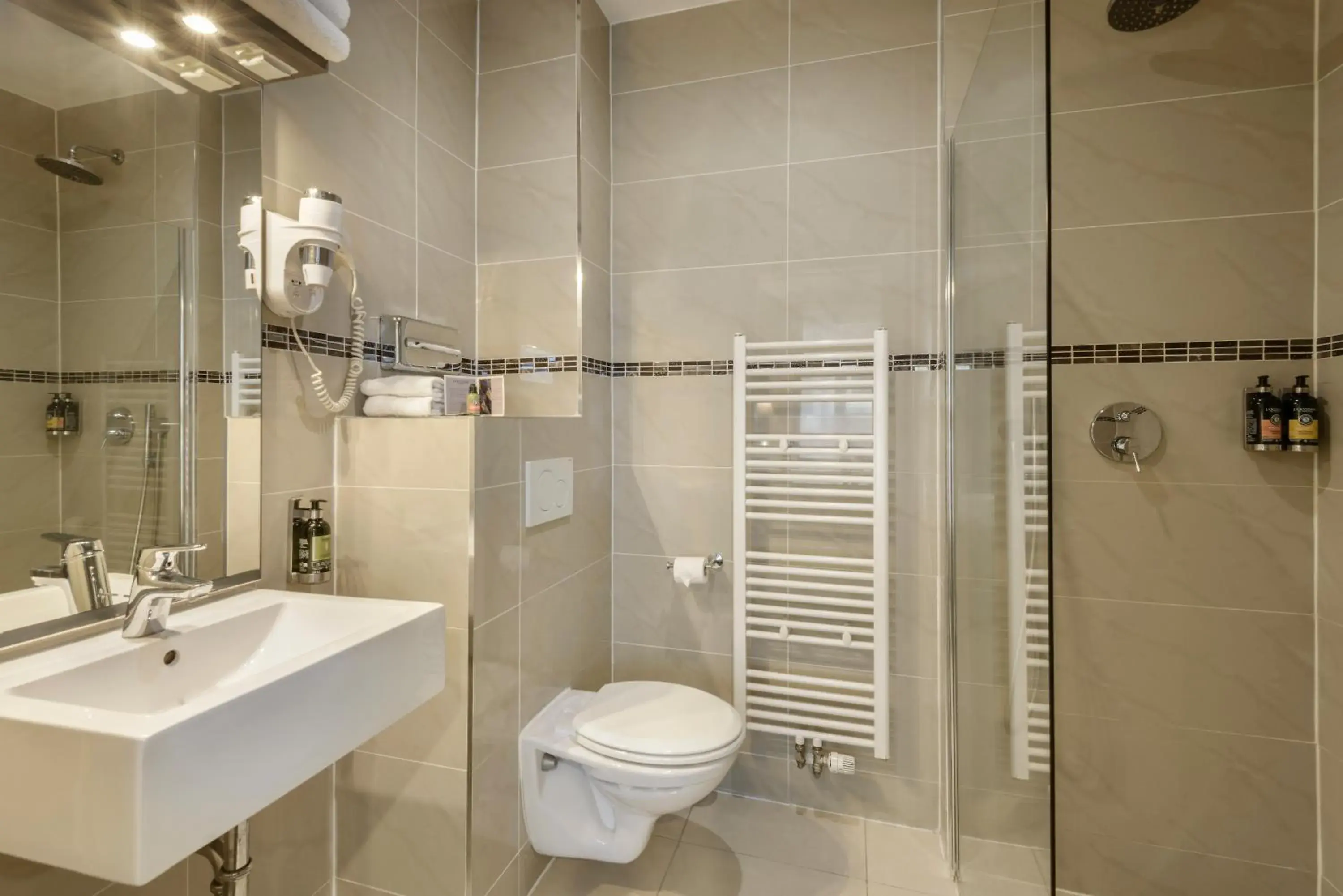 Standard Double or Twin Room in Dansaert Hotel Standard Double or Twin Room in Dansaert Hotel