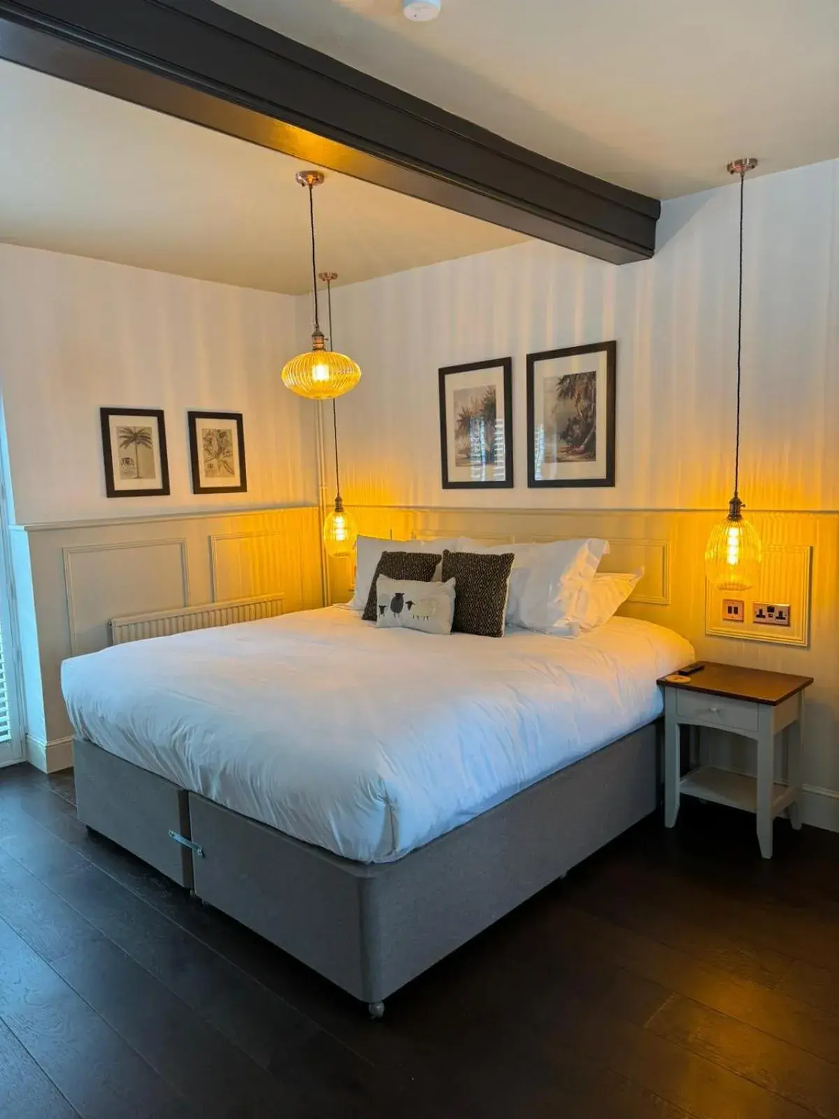 Deluxe Double Room in Woolpack Inn Deluxe Double Room in Woolpack Inn