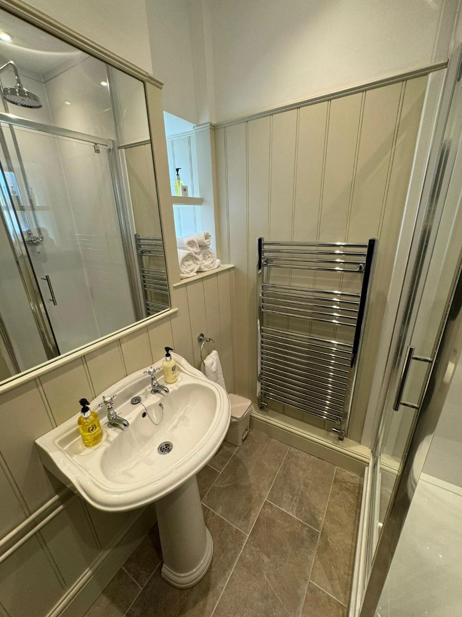 Bathroom in Woolpack Inn