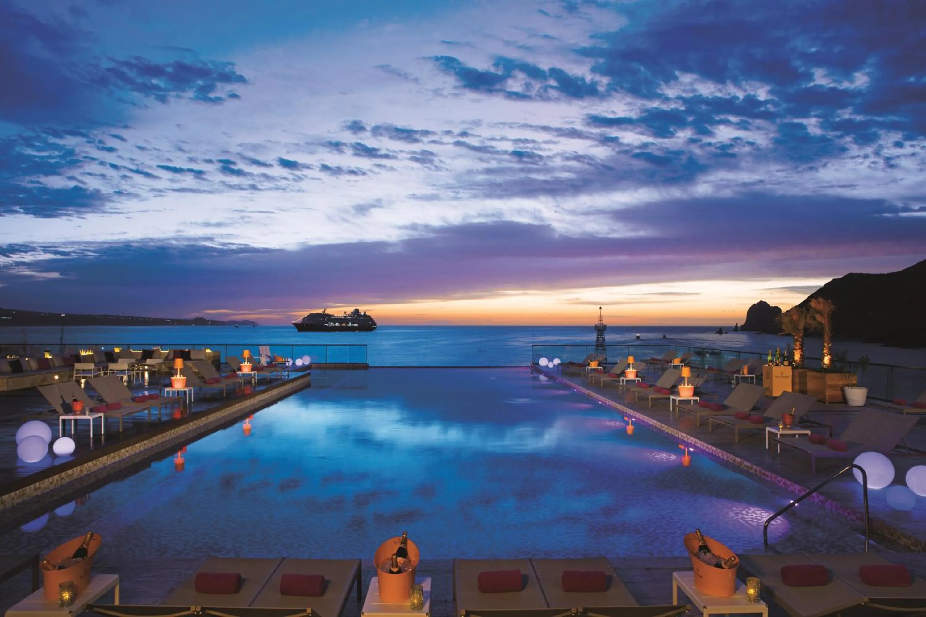 Swimming pool in Breathless Cabo San Lucas - Adults Only