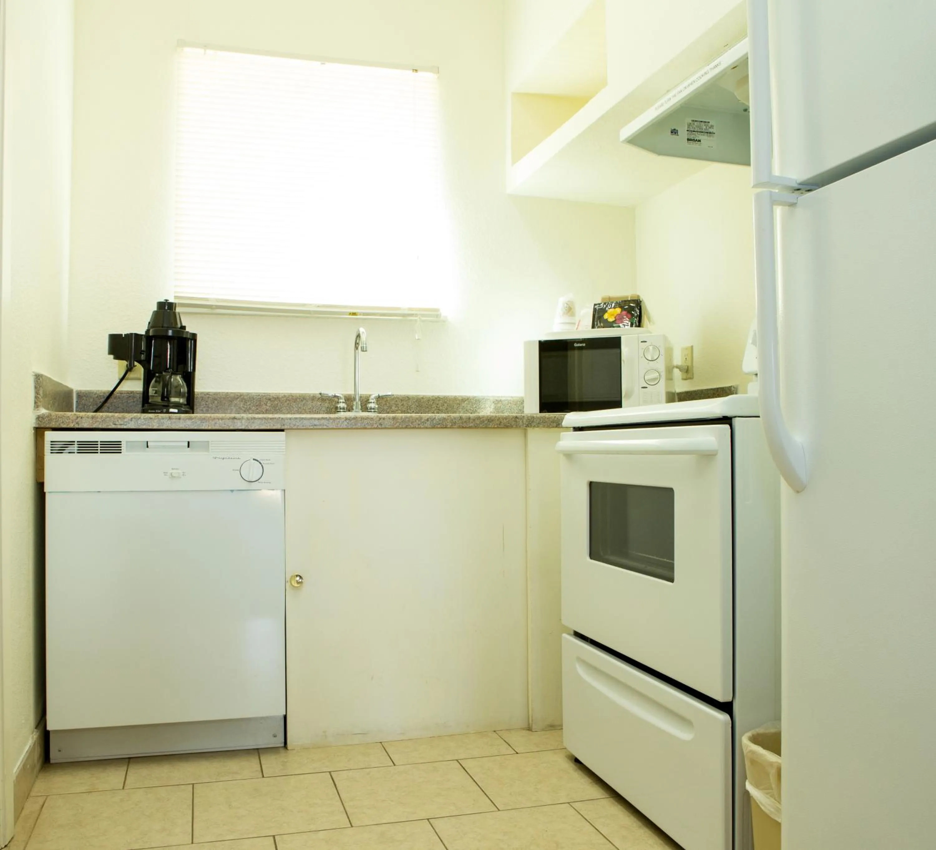 Kitchen or kitchenette in Sands Inn & Suites