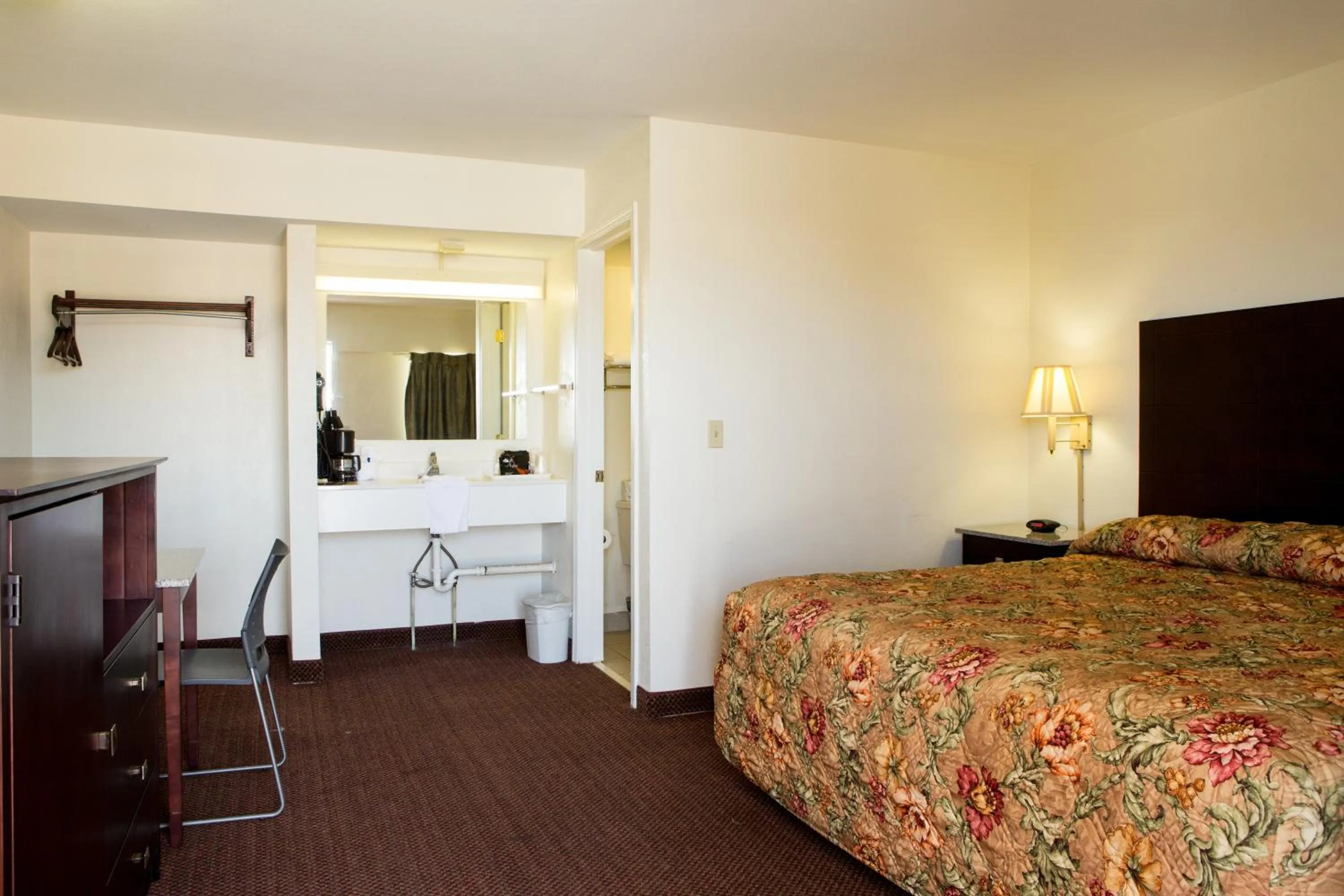 Bed in Sands Inn & Suites