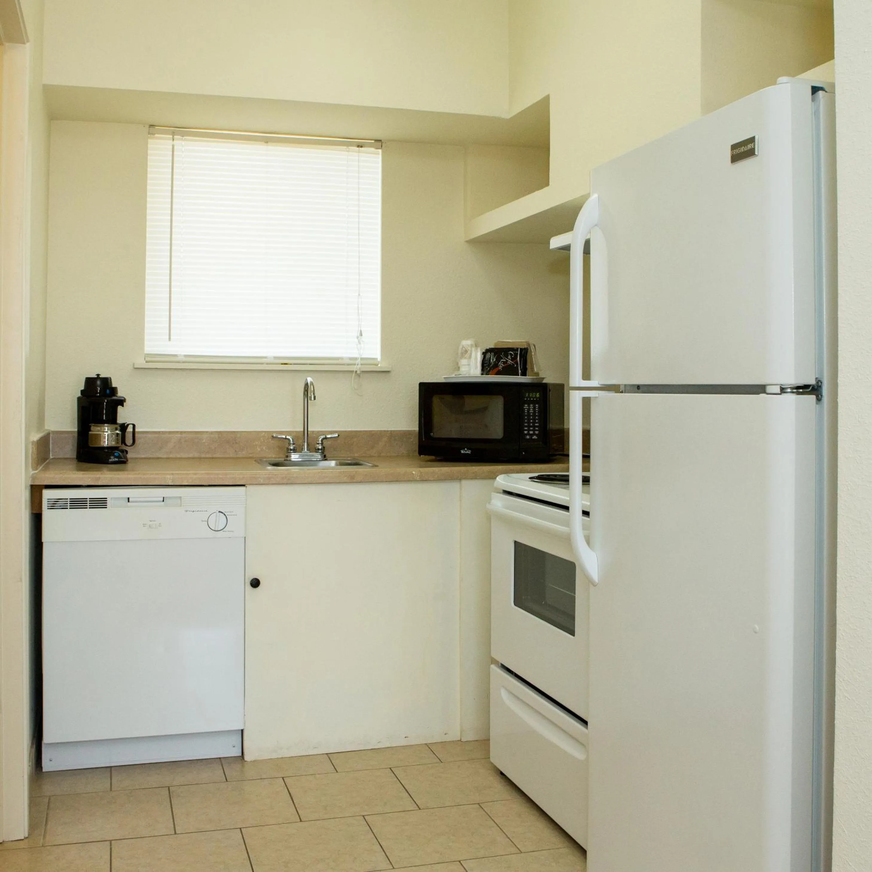 Kitchen or kitchenette in Sands Inn & Suites