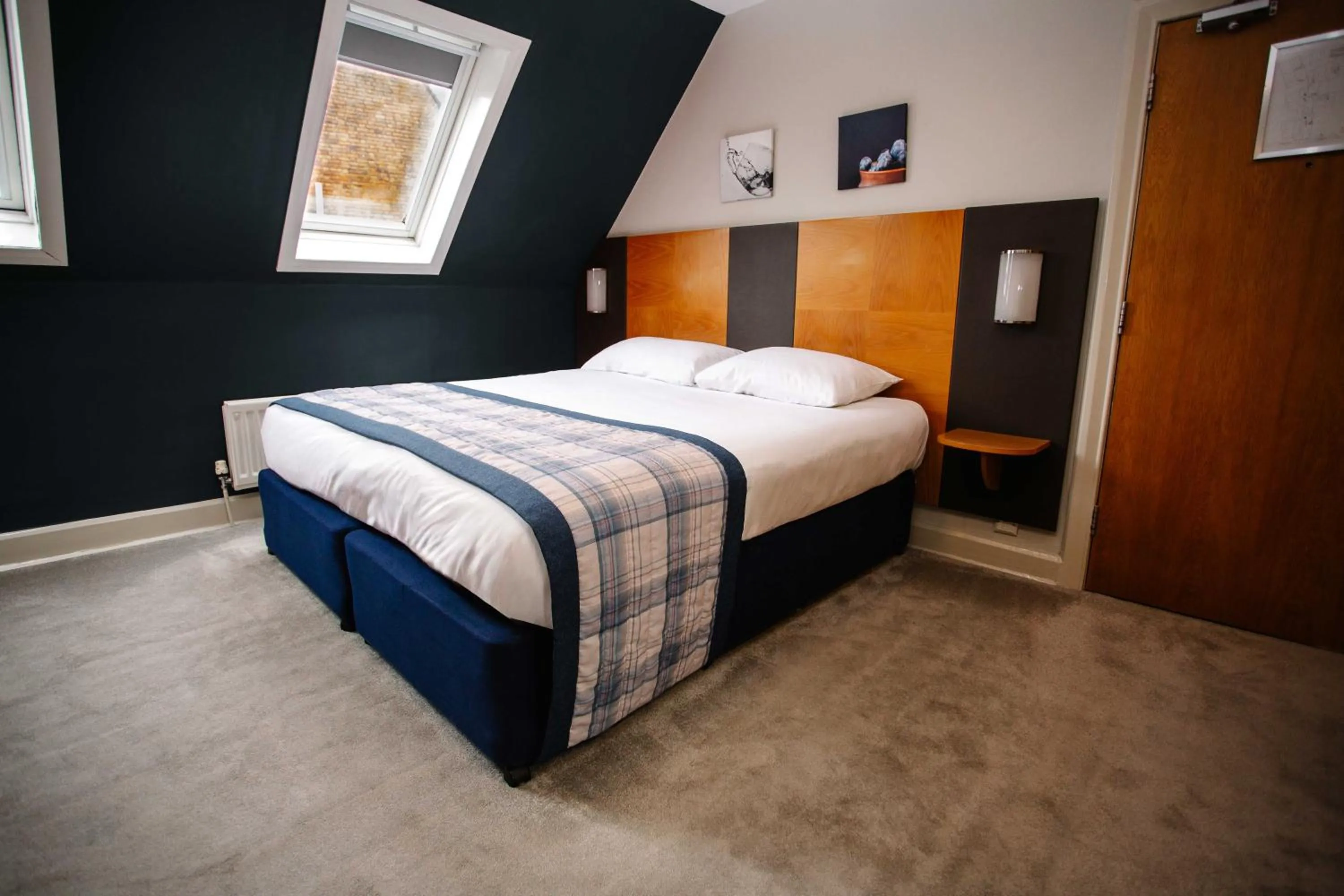 Bedroom, Bed in The Corner House Hotel