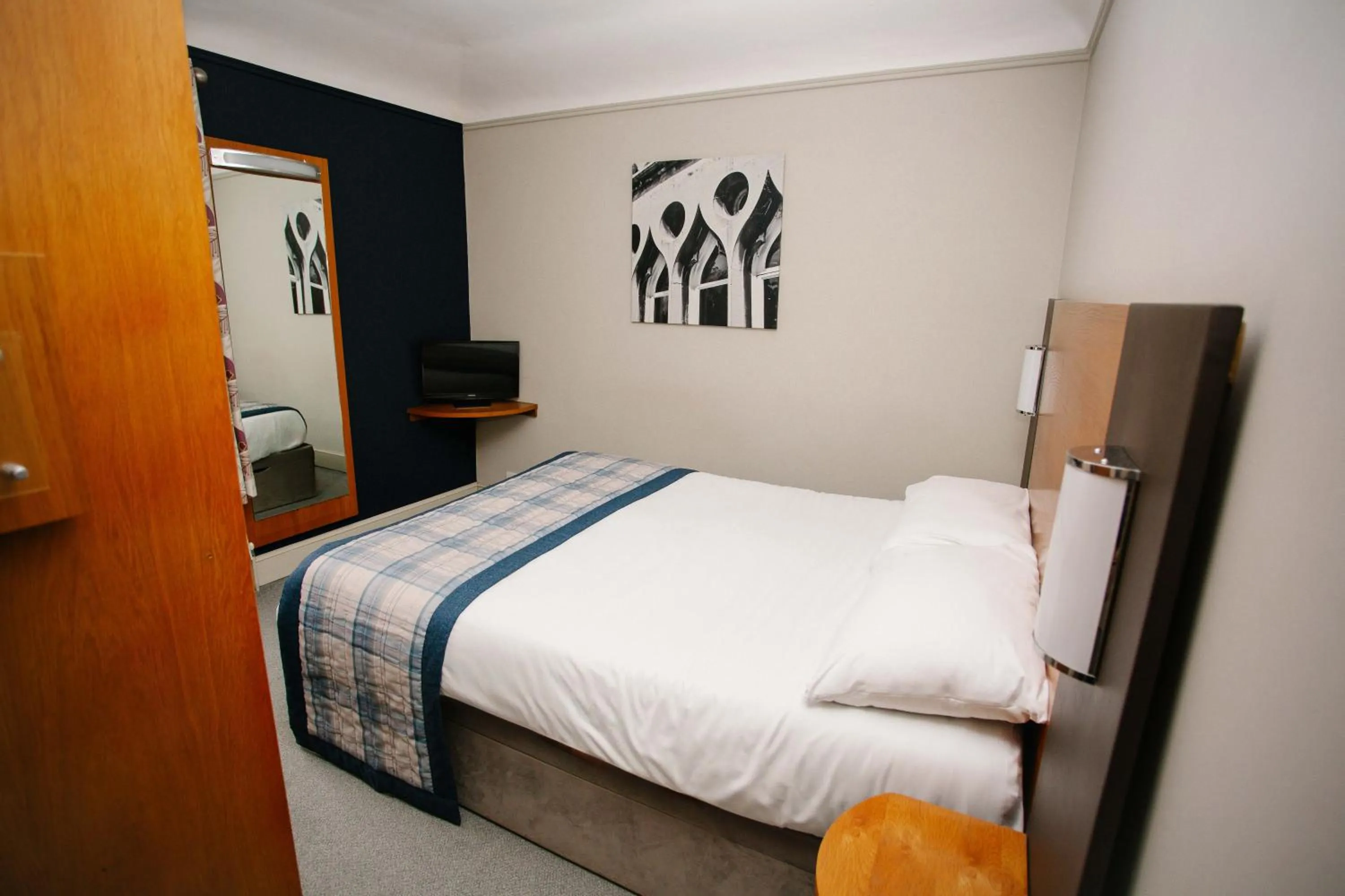 Bedroom, Bed in The Corner House Hotel