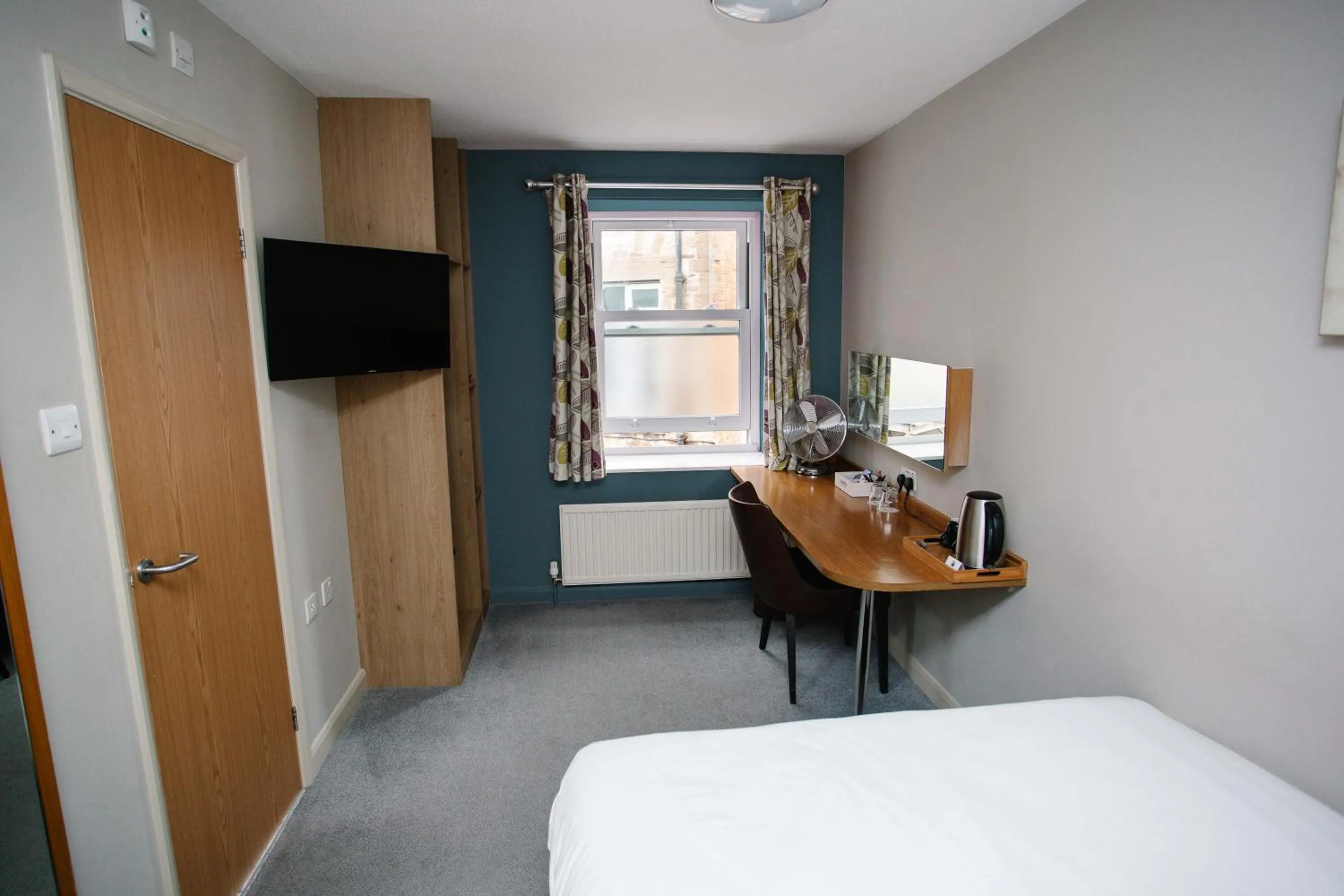 Bedroom, Bed in The Corner House Hotel