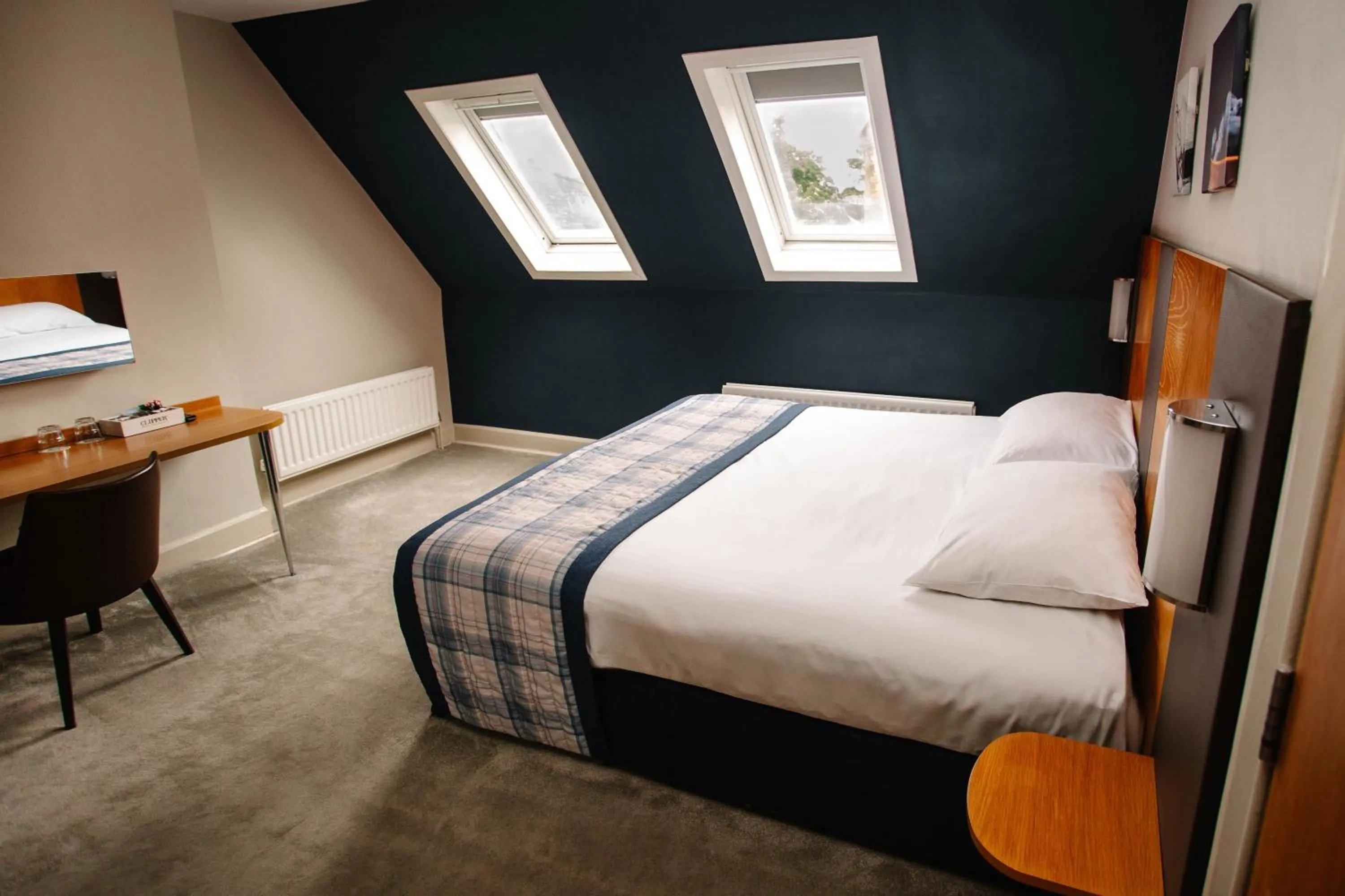 Bedroom, Bed in The Corner House Hotel