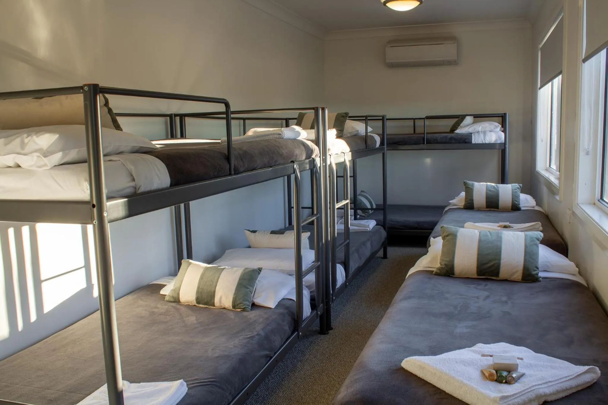 Bed in BATHURST GOLDFIELDS MOTEL at 428 CONROD STRAIGHT MOUNT PANORAMA