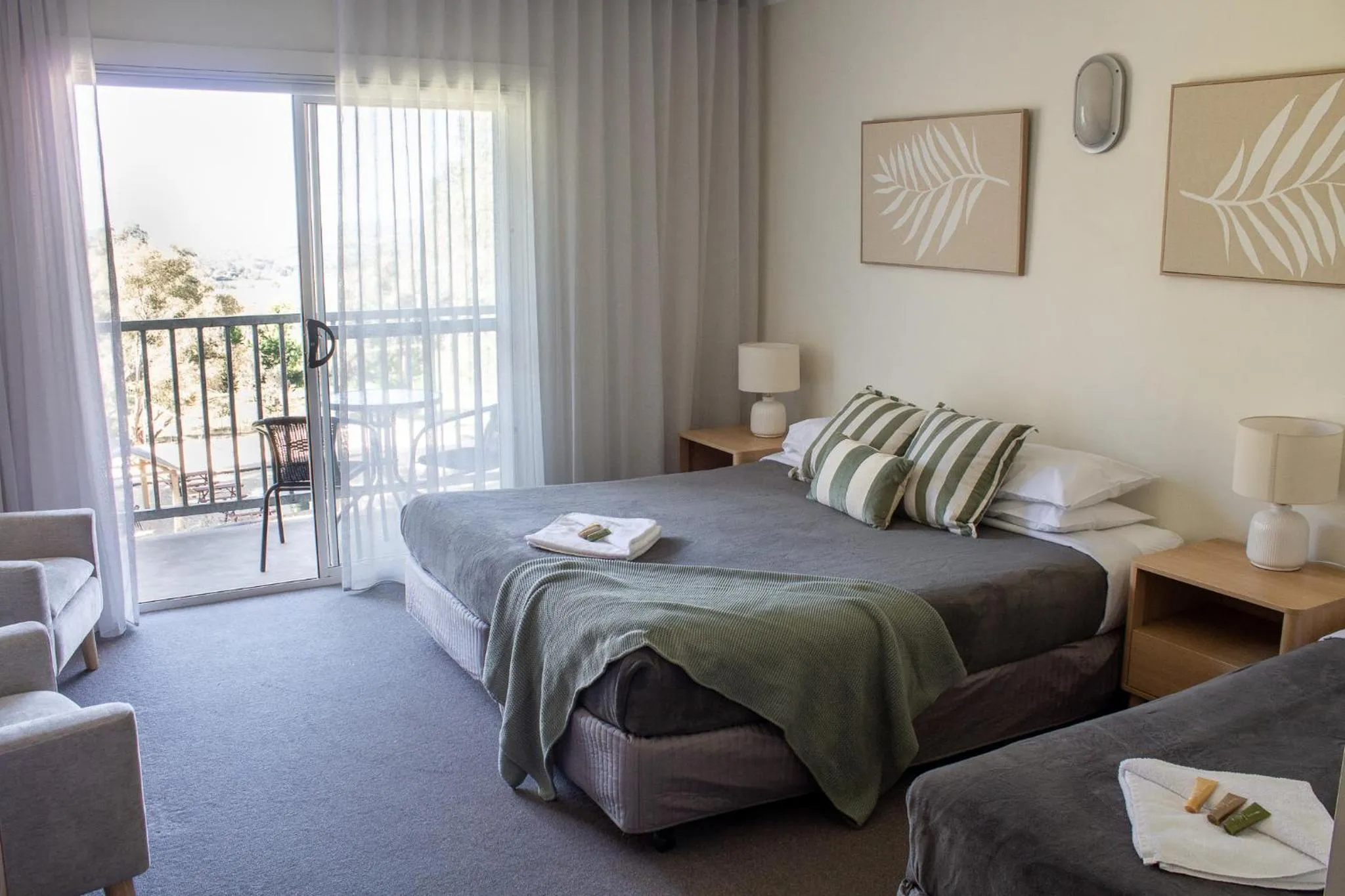 View (from property/room), Bed in BATHURST GOLDFIELDS MOTEL at 428 CONROD STRAIGHT MOUNT PANORAMA