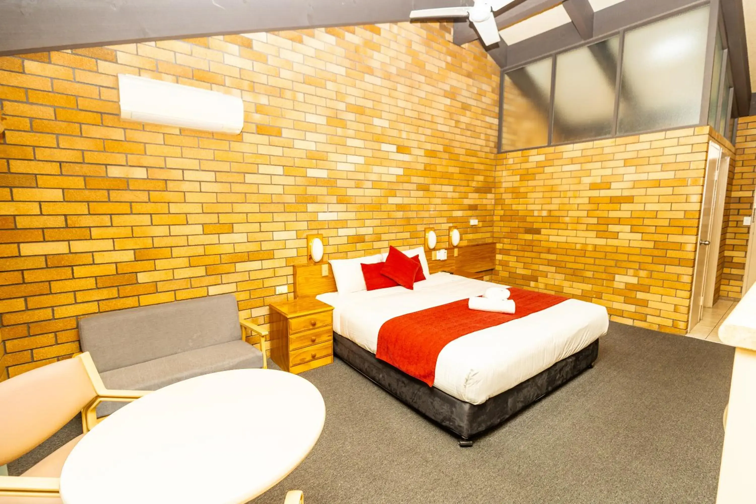 Superior King Room in All Travellers Motor Inn Superior King Room in All Travellers Motor Inn