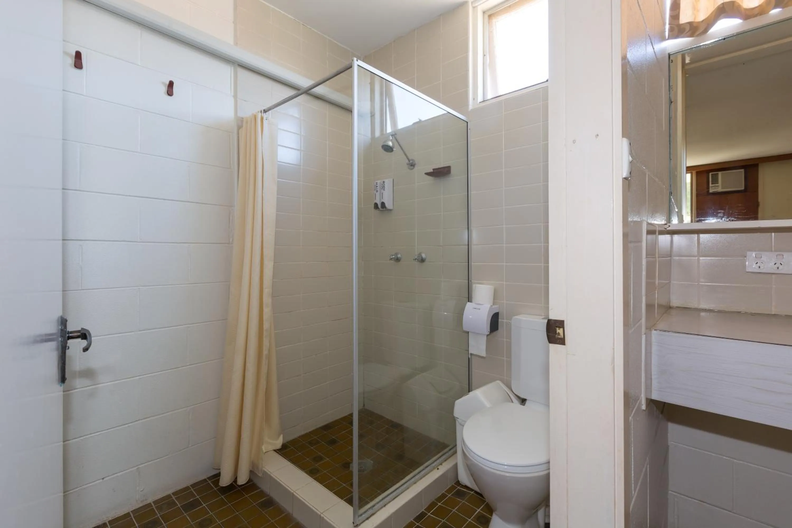 Toilet in Eden Nimo Motel