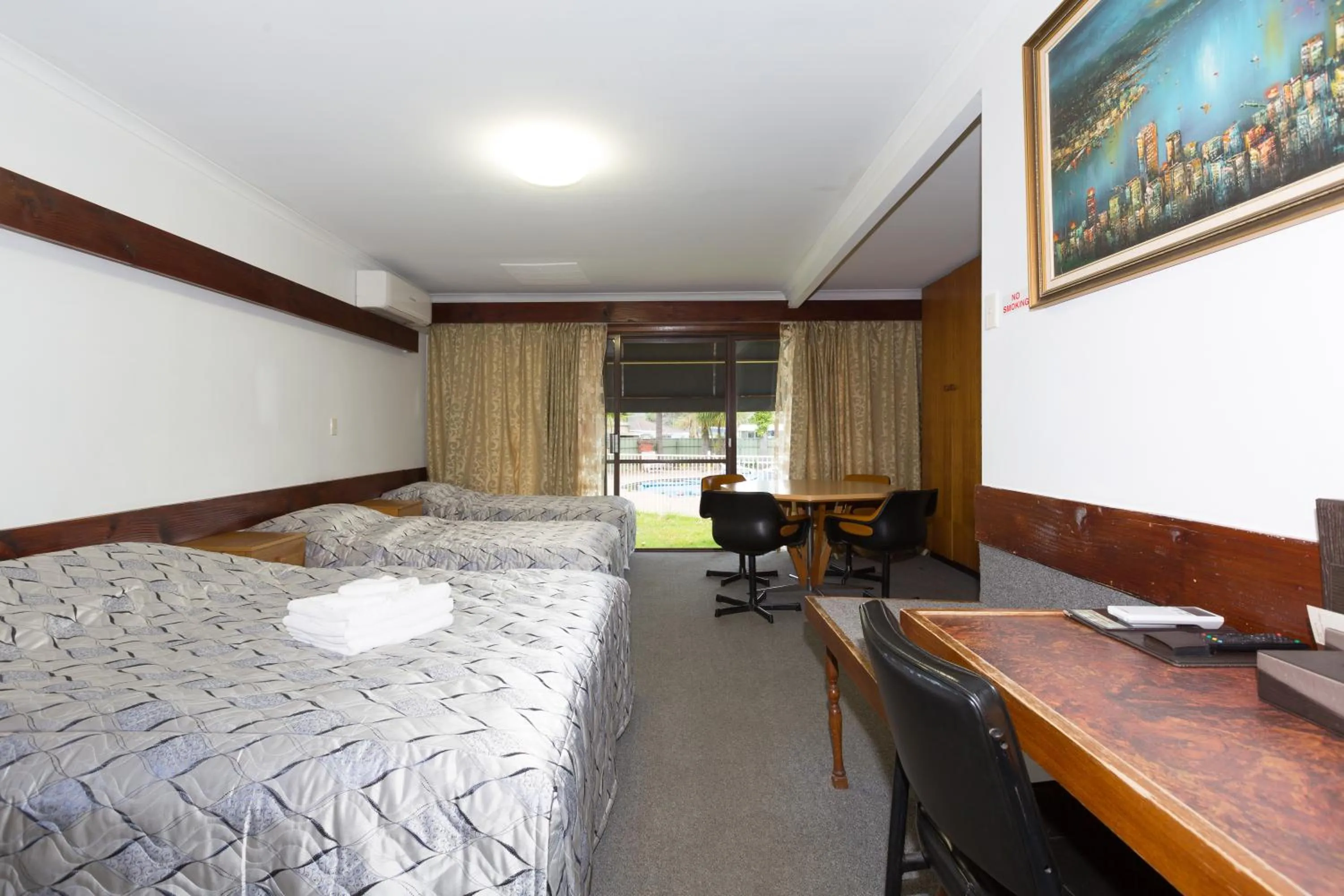 Photo of the whole room, Bed in Eden Nimo Motel