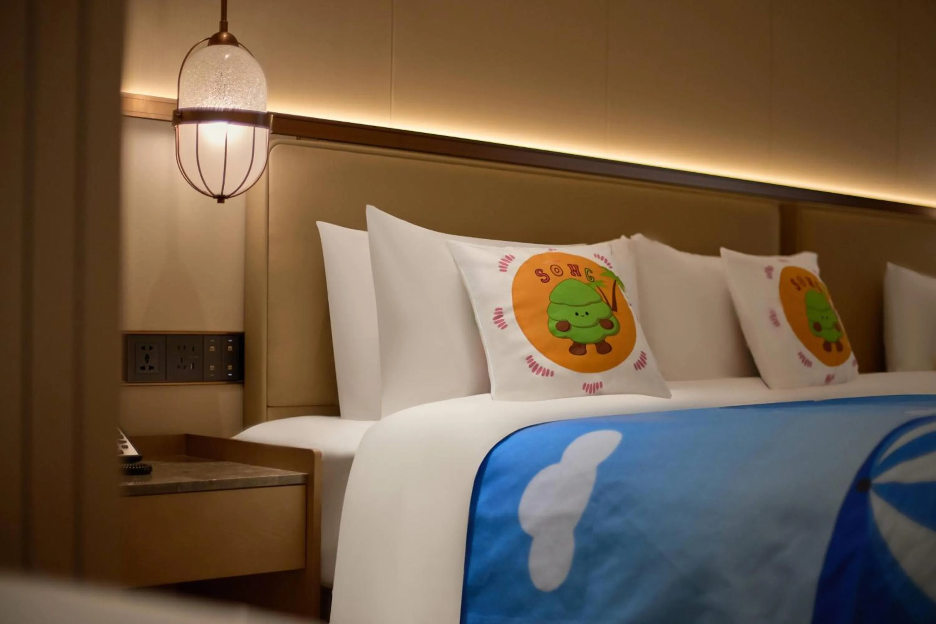 Photo of the whole room, Bed in Wyndham Garden Shanghai Songjiang