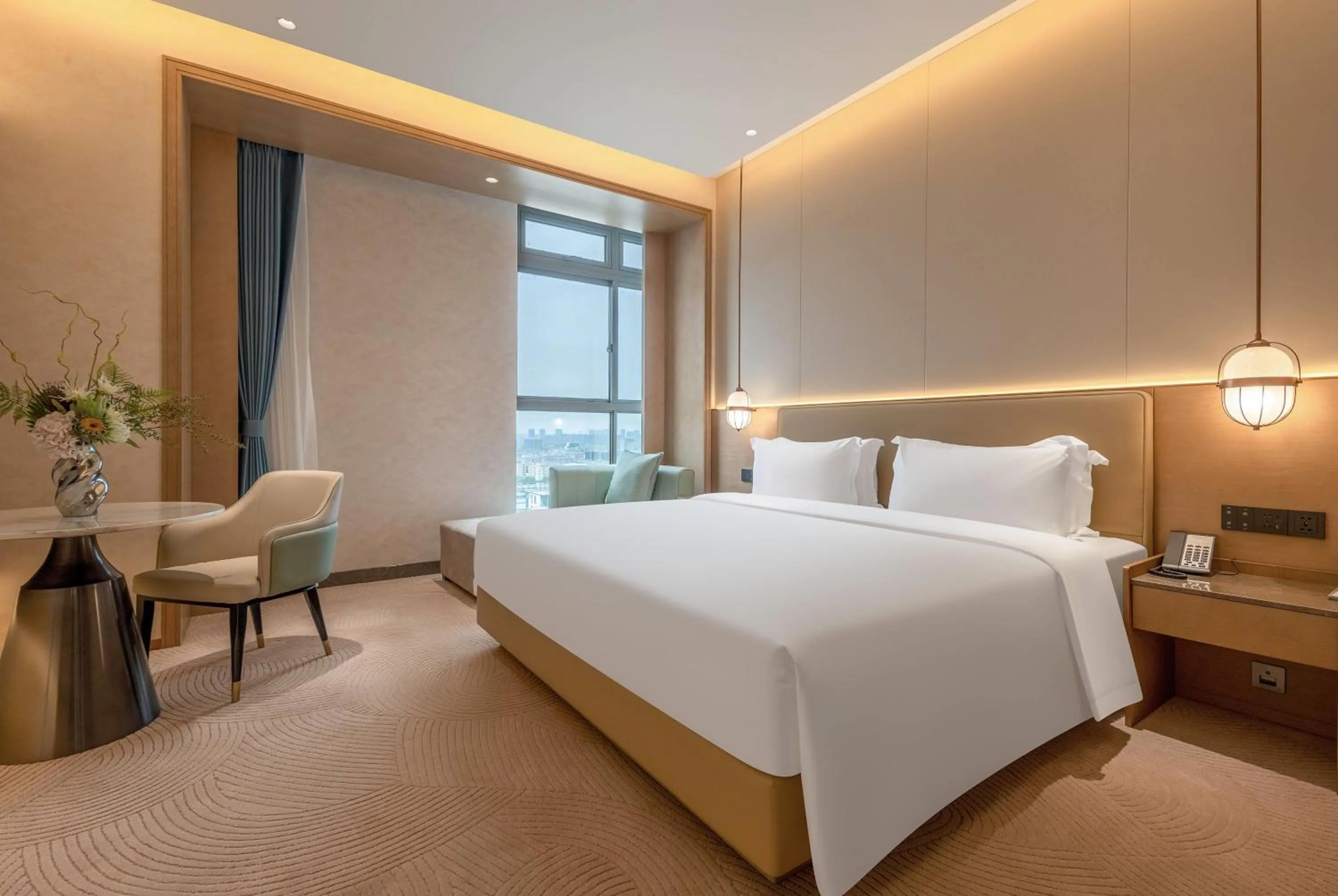 Photo of the whole room, Bed in Wyndham Garden Shanghai Songjiang