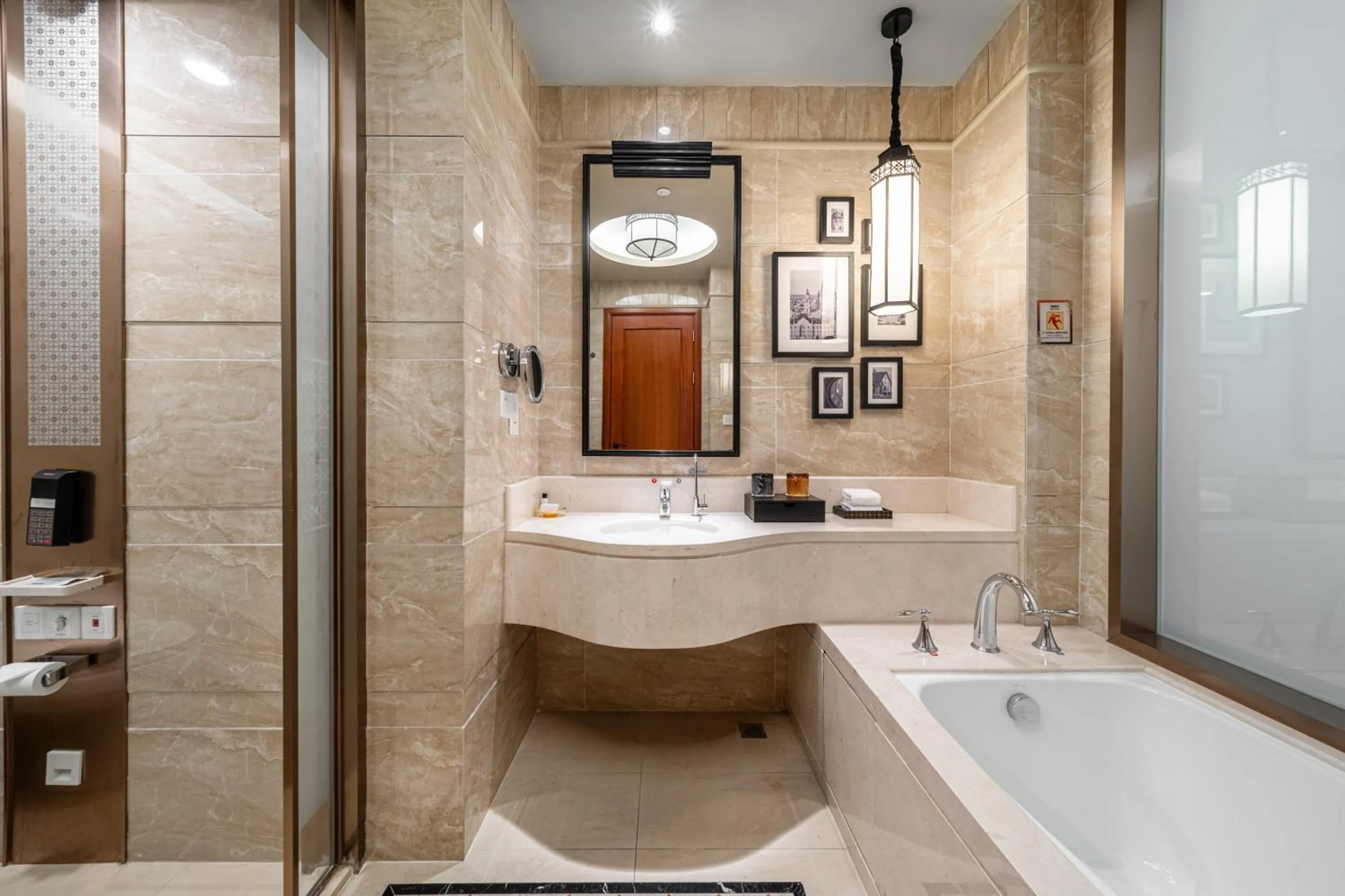 Photo of the whole room in Good View Hotel Tangxia - 15 mins drive from Dongguan South Railway Station