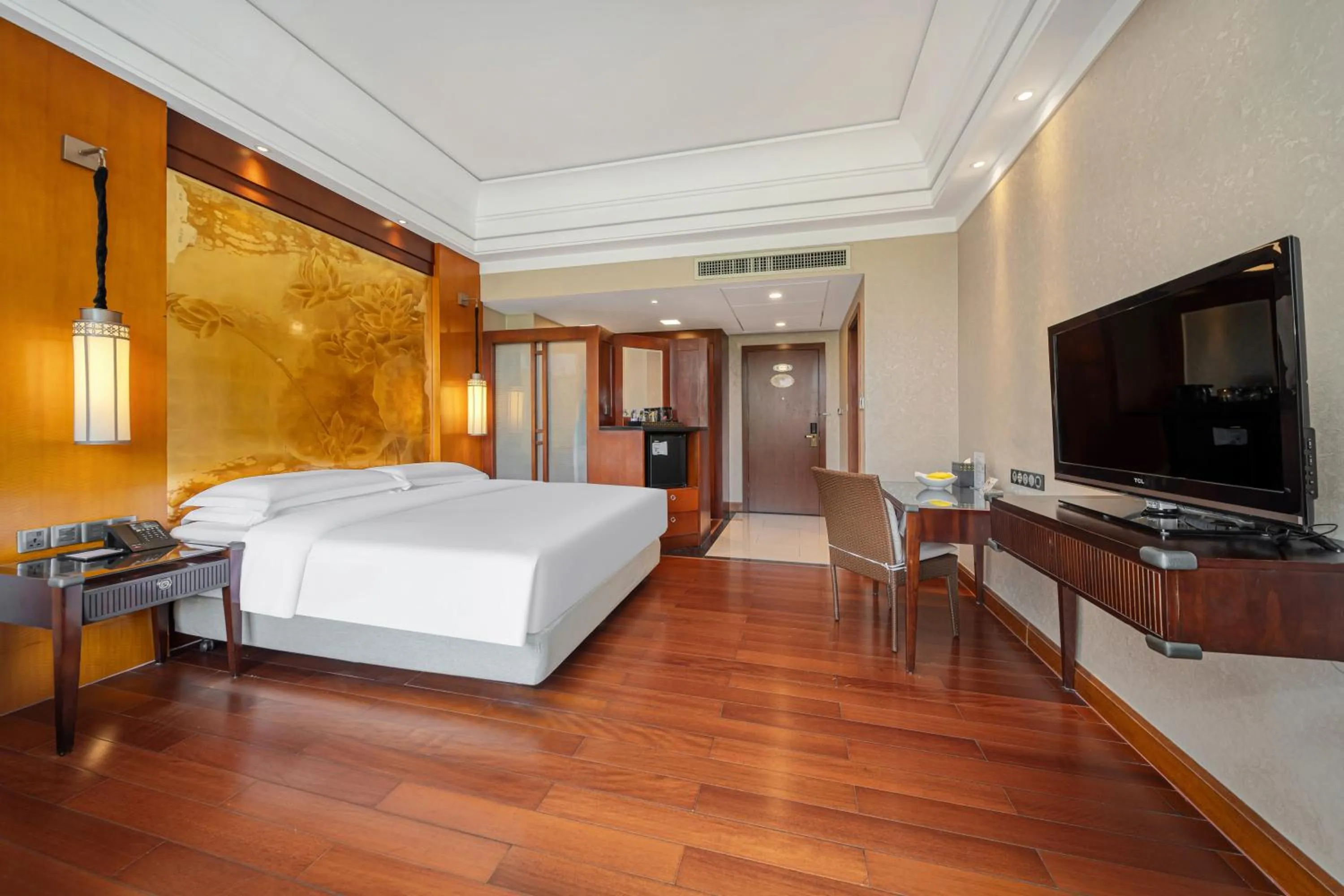 Photo of the whole room, Bed in Good View Hotel Tangxia - 15 mins drive from Dongguan South Railway Station
