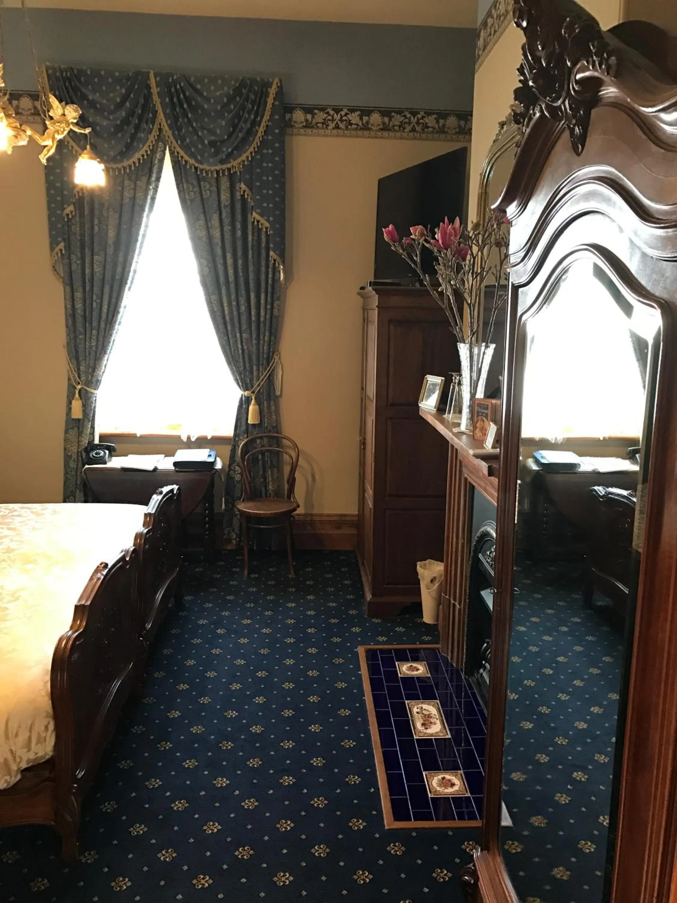 Decorative detail, Bed in Freeman On Ford