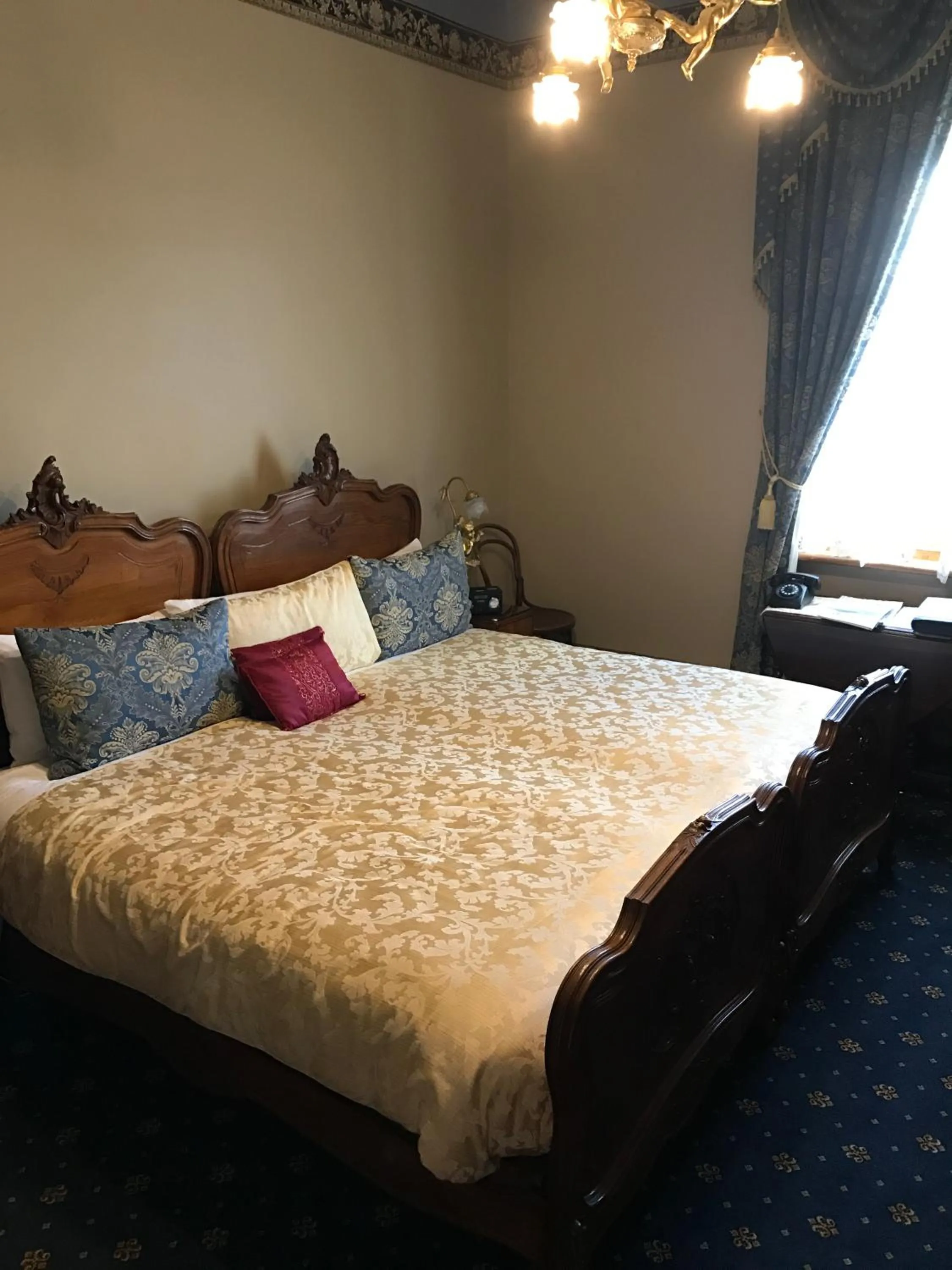 Bedroom, Bed in Freeman On Ford