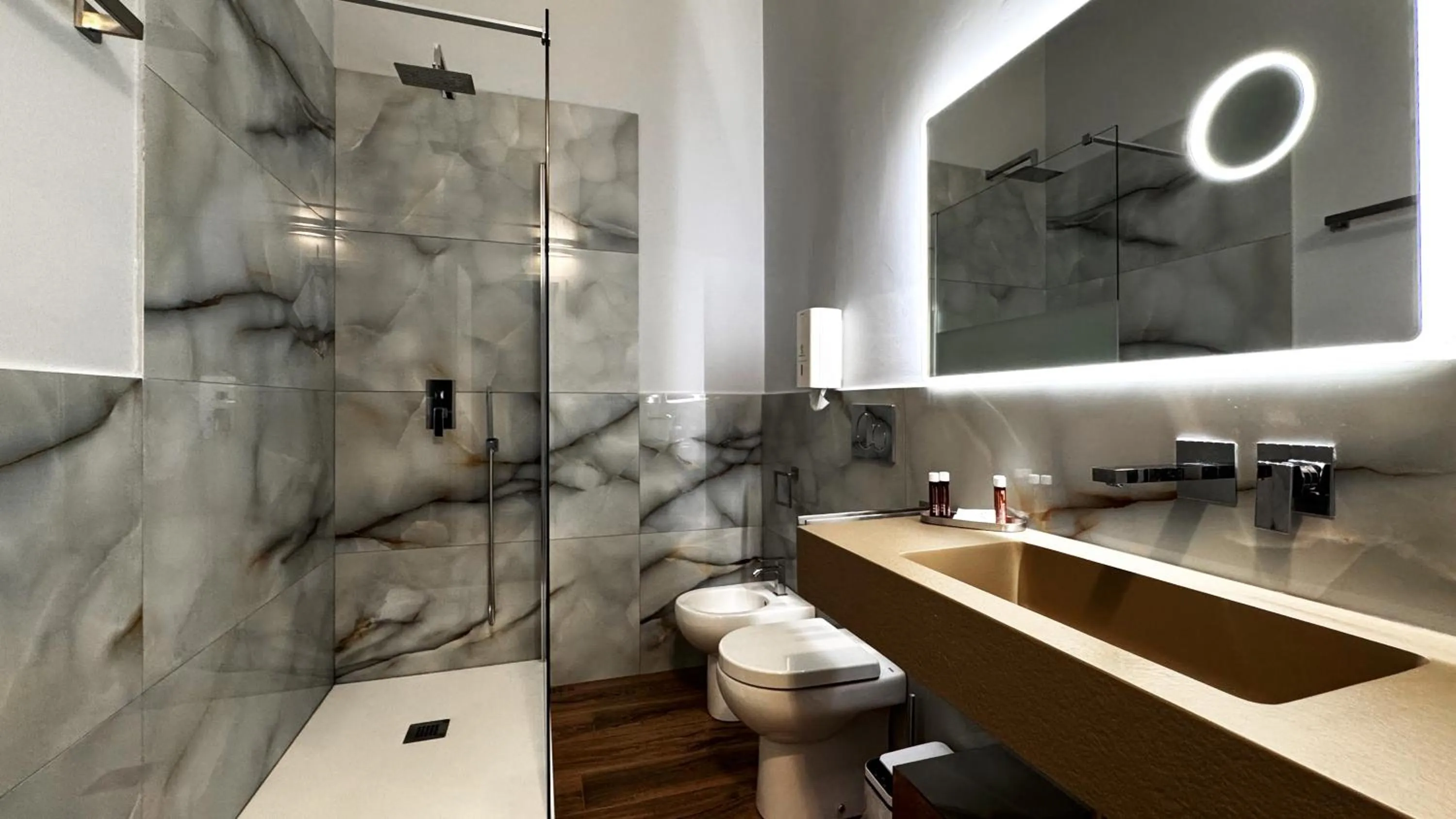 Shower in Bed and Chic art rooms