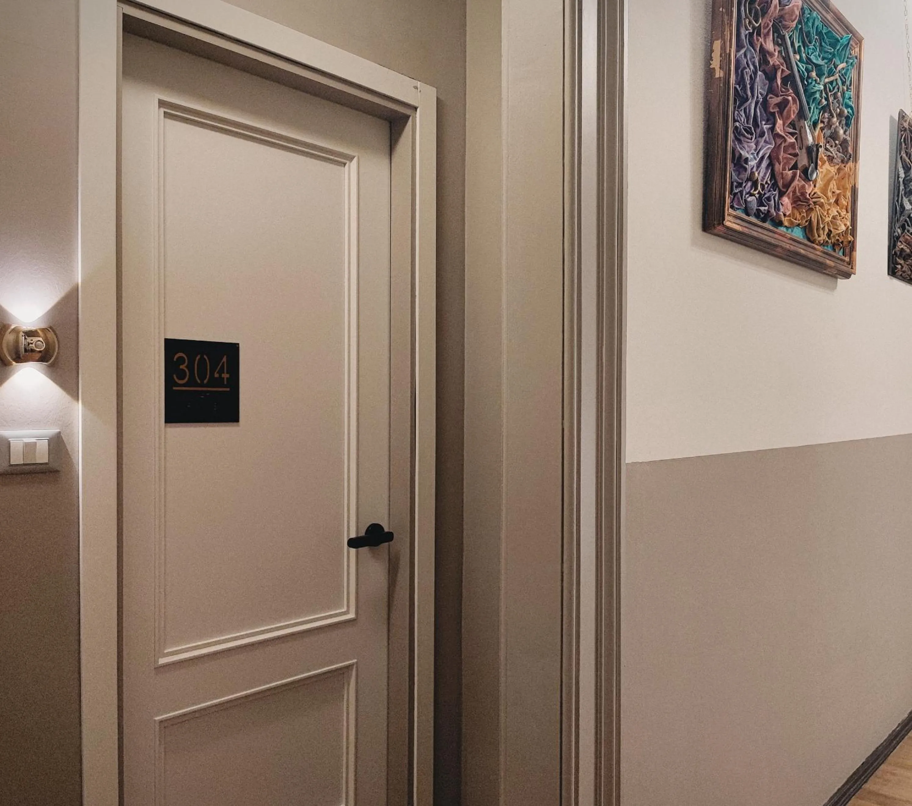 Facade/entrance in Bed and Chic art rooms