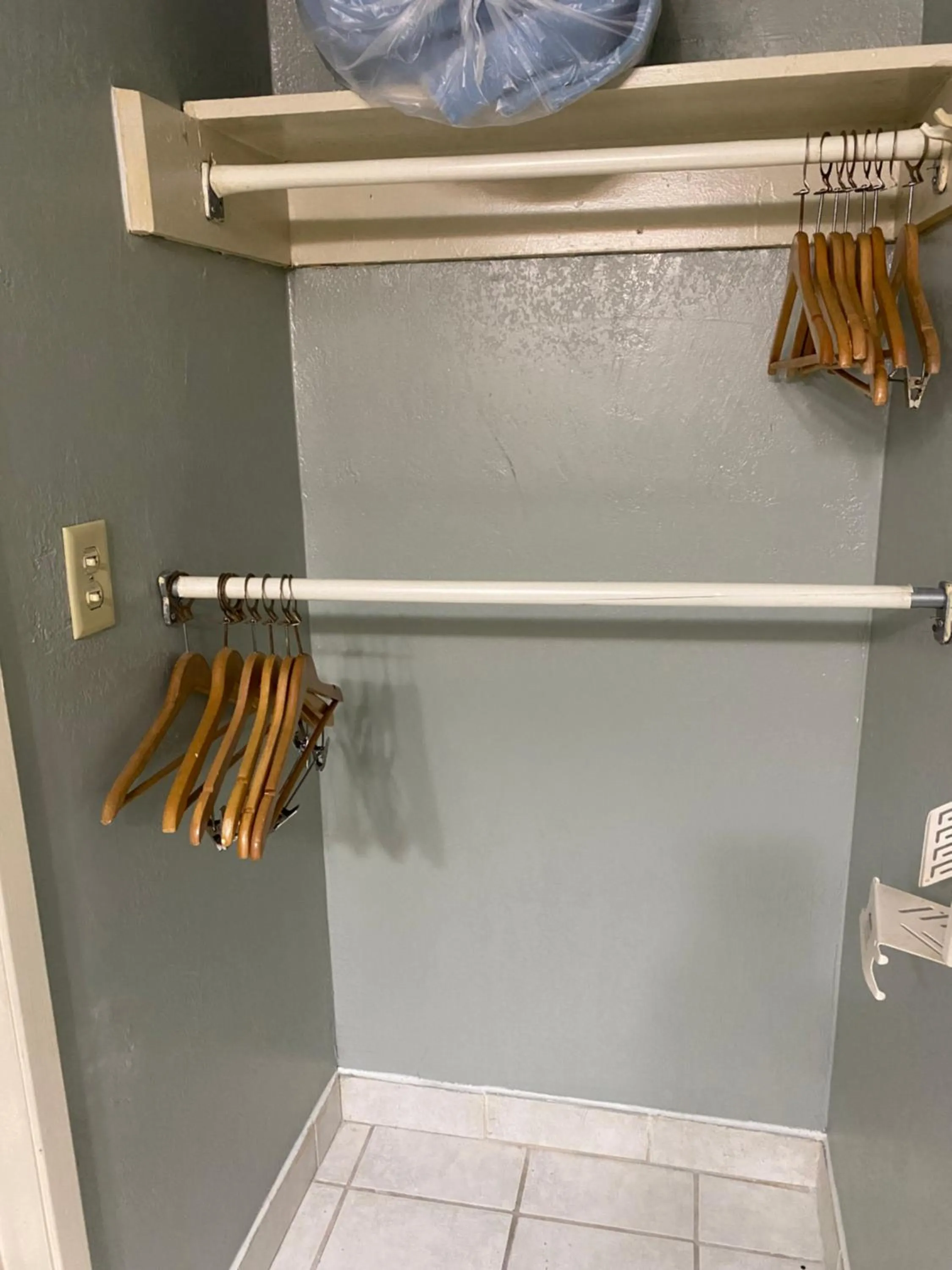 flat iron in Hiltop Hotel