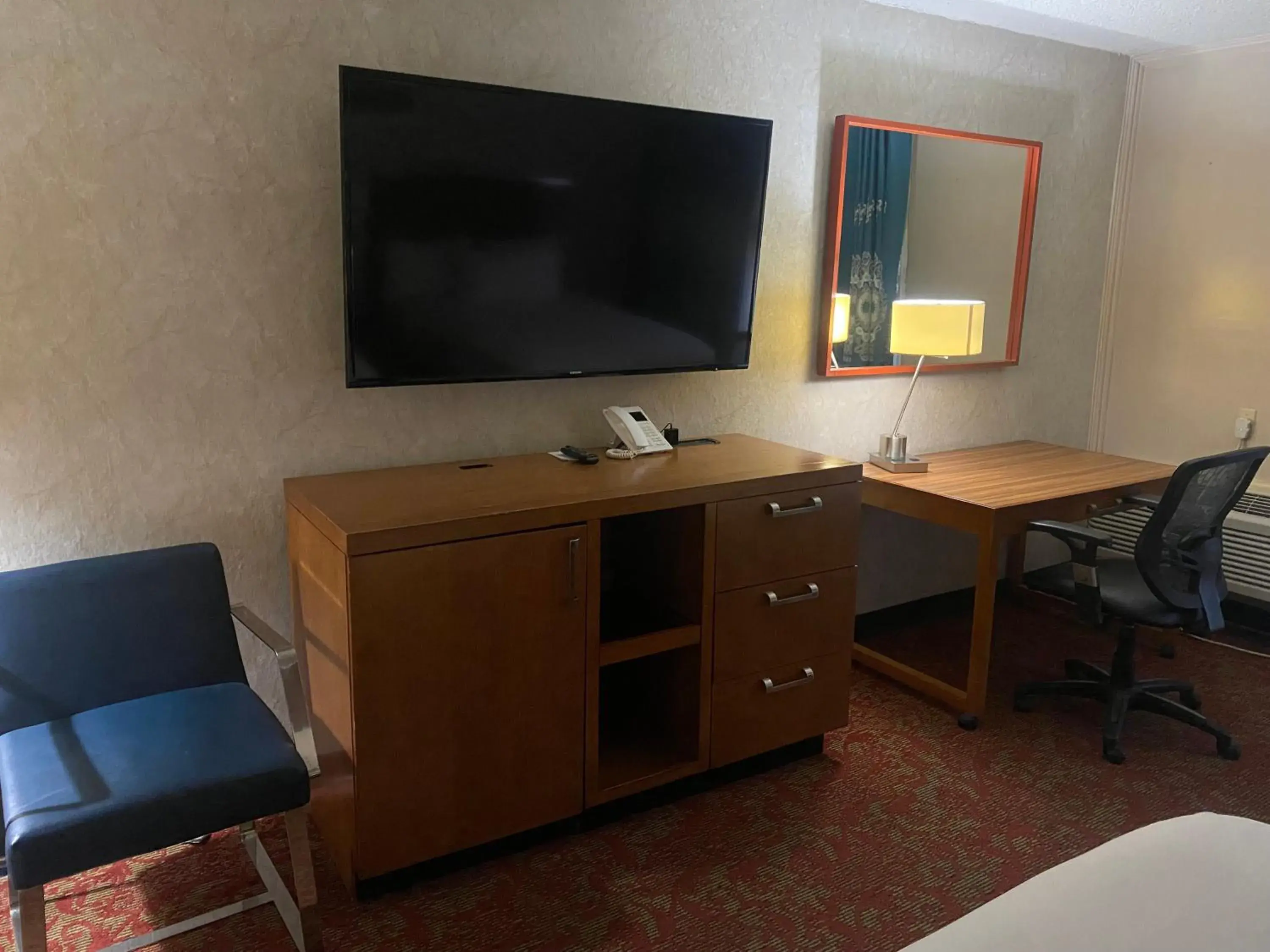 King Room with Pool View in Hiltop Hotel King Room with Pool View in Hiltop Hotel