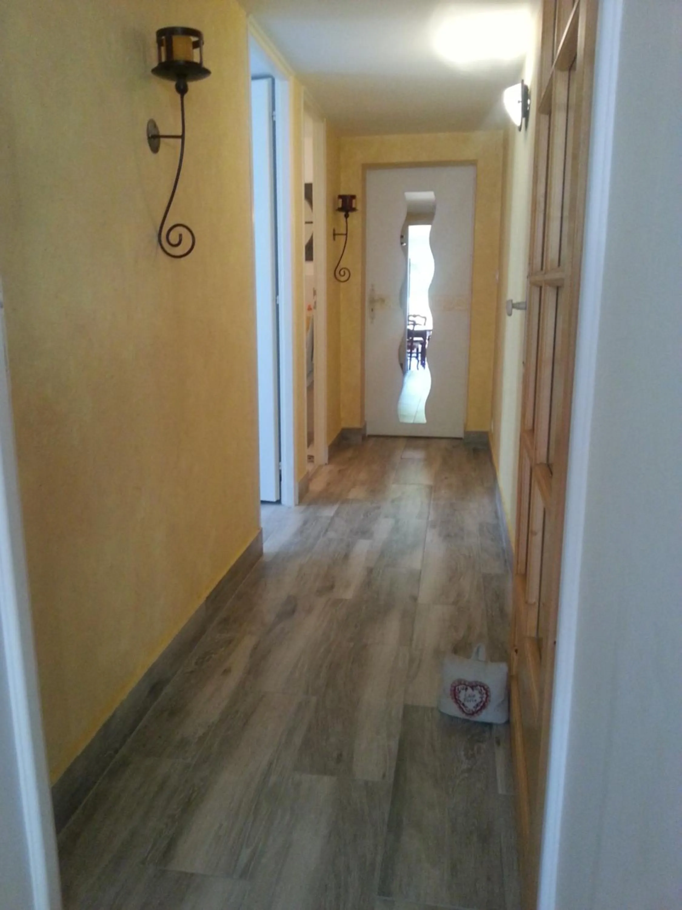 Decorative detail in Chambre Avec Jardin Pierre Curie