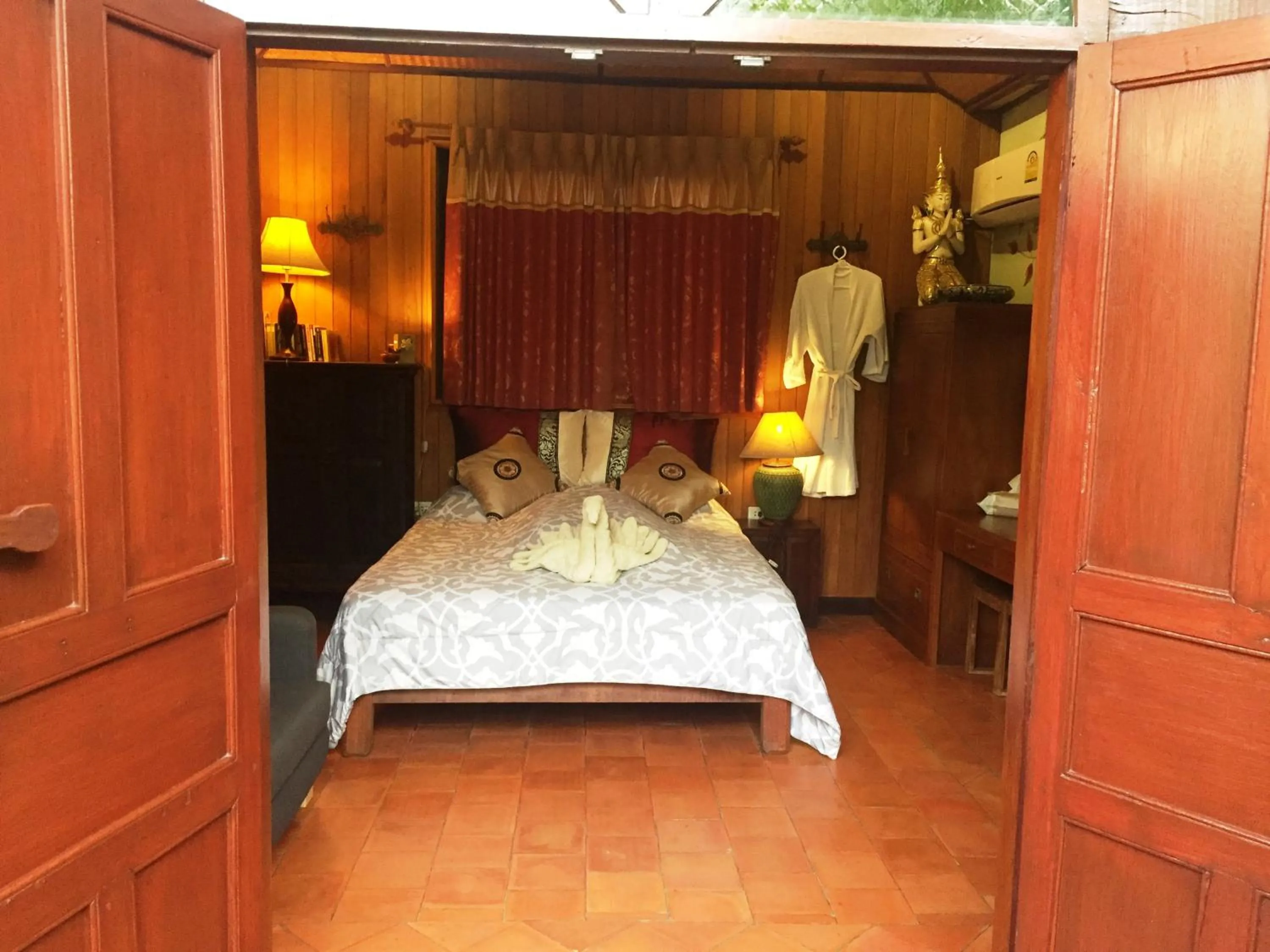 Bedroom, Bed in Shanti Lodge