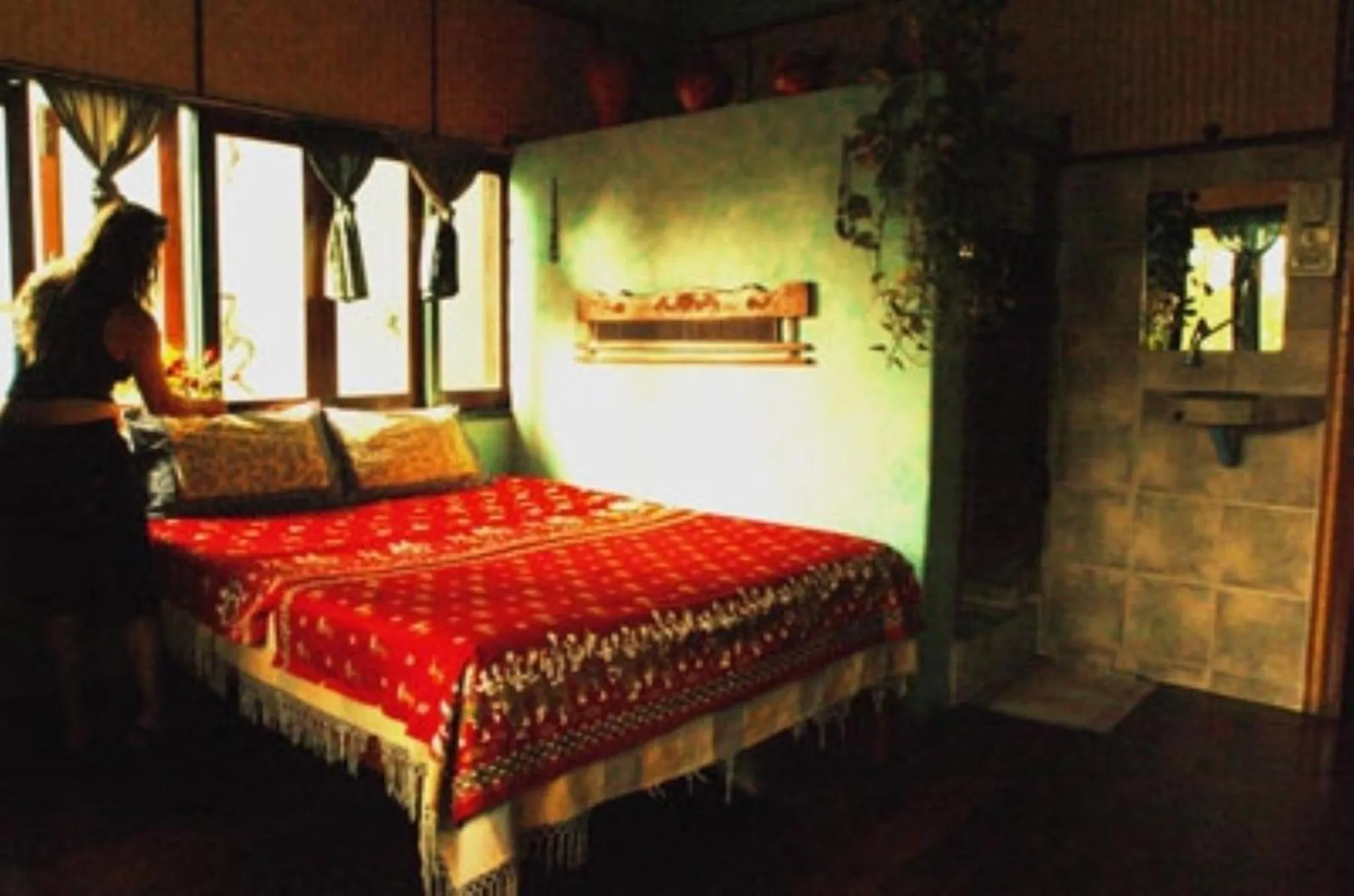 Photo of the whole room, Bed in Shanti Lodge